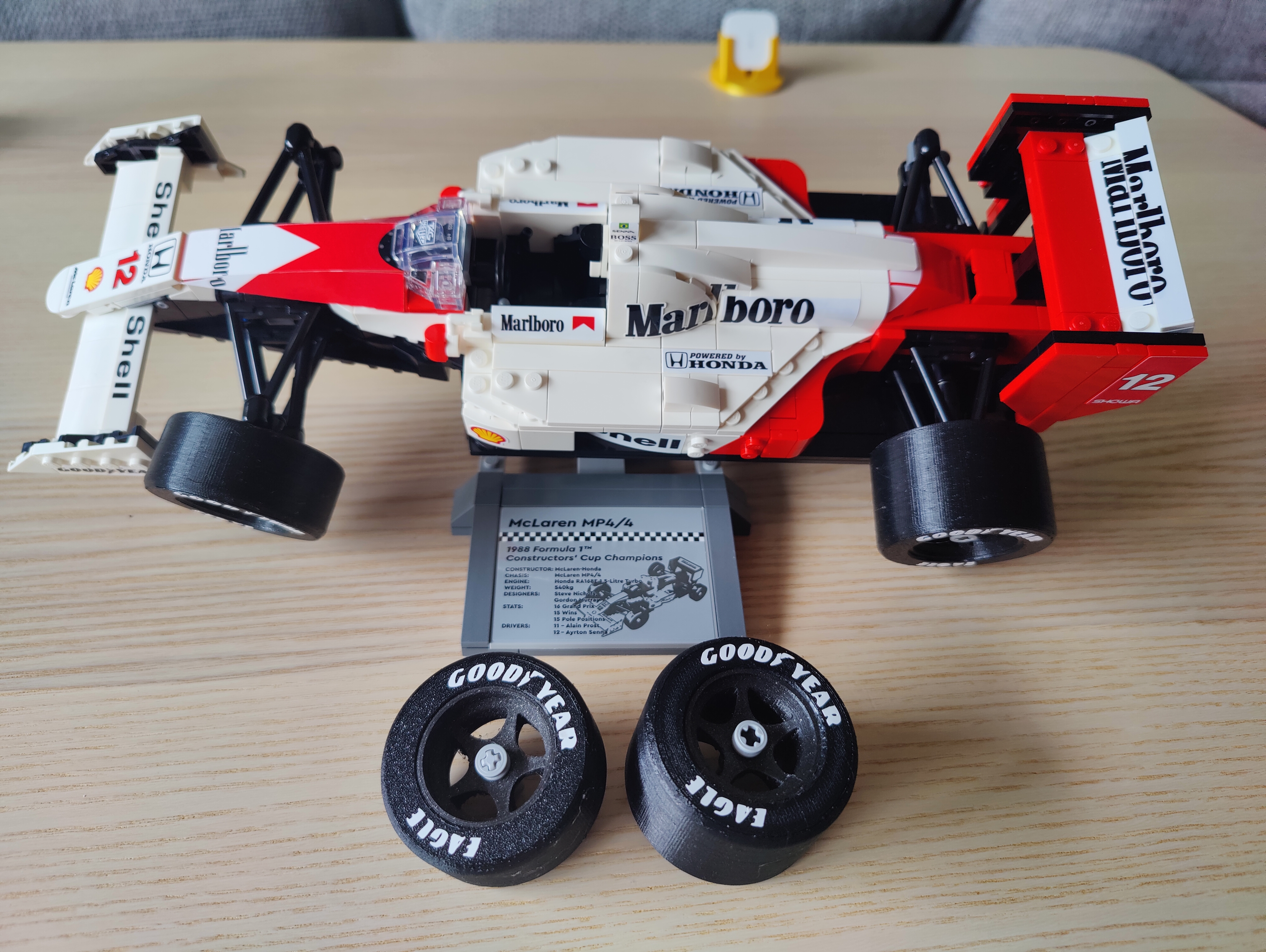 Lego 10330 - McLaren MP4/4 - Realistic Tyre & Rims (separated)