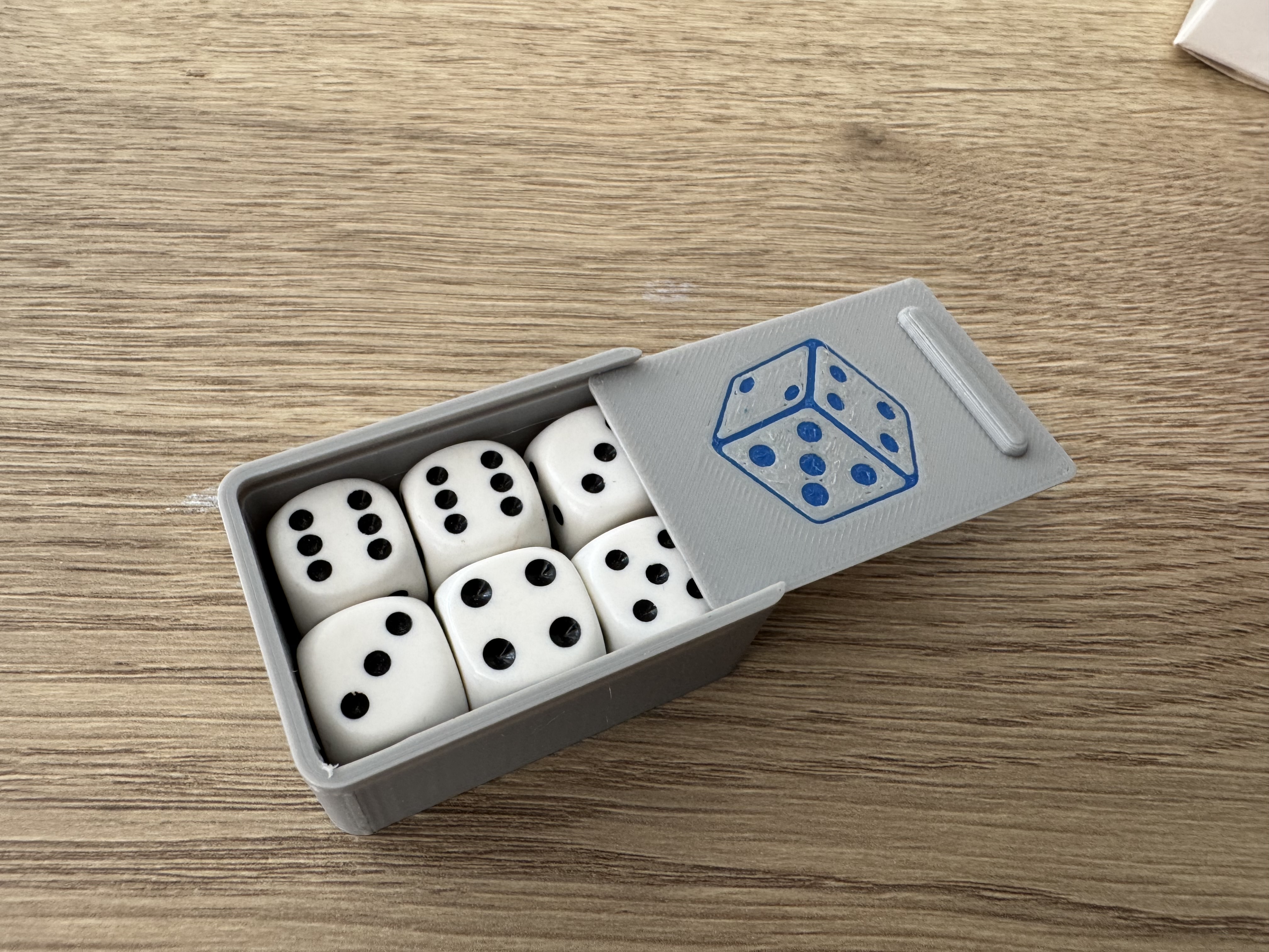 Krabička na kostky / dice box