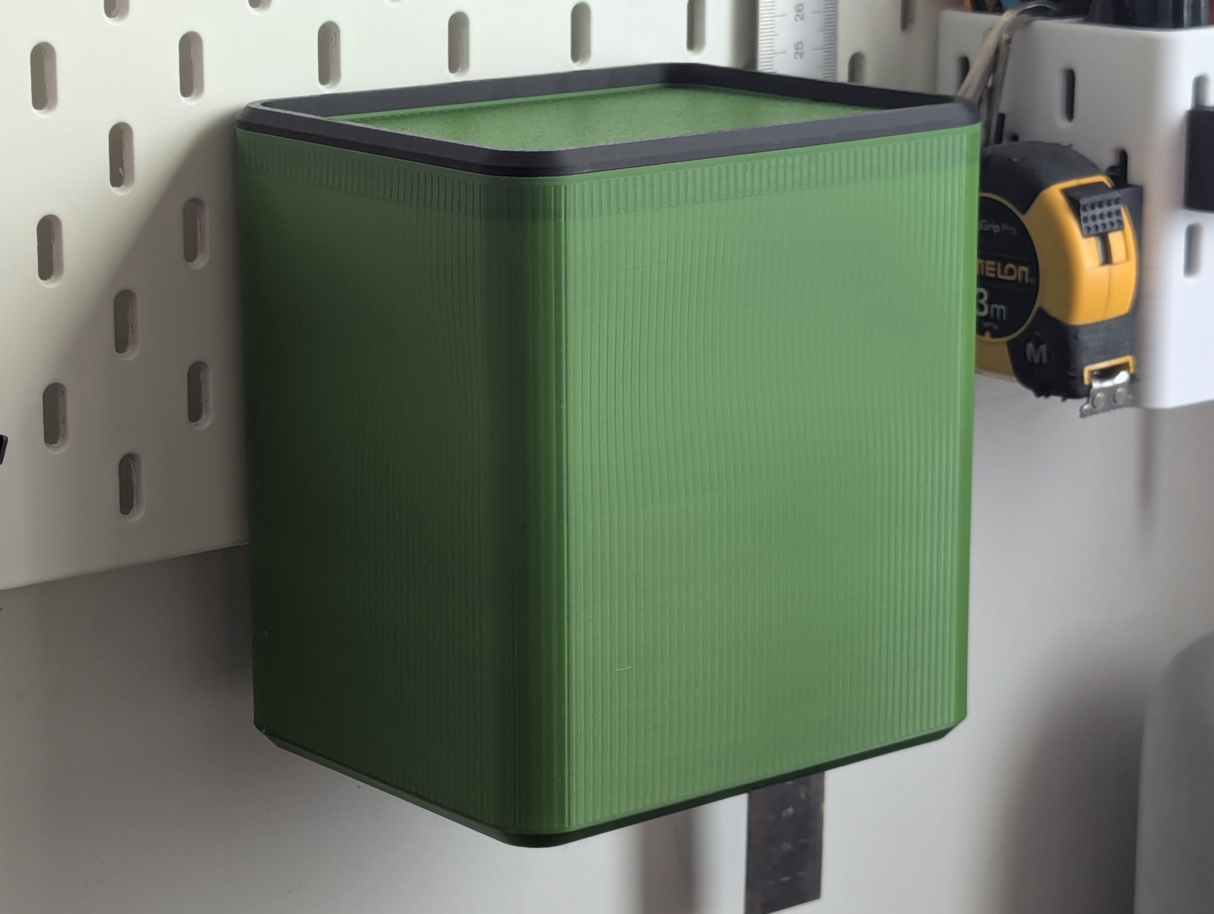 Skadis trashcan
