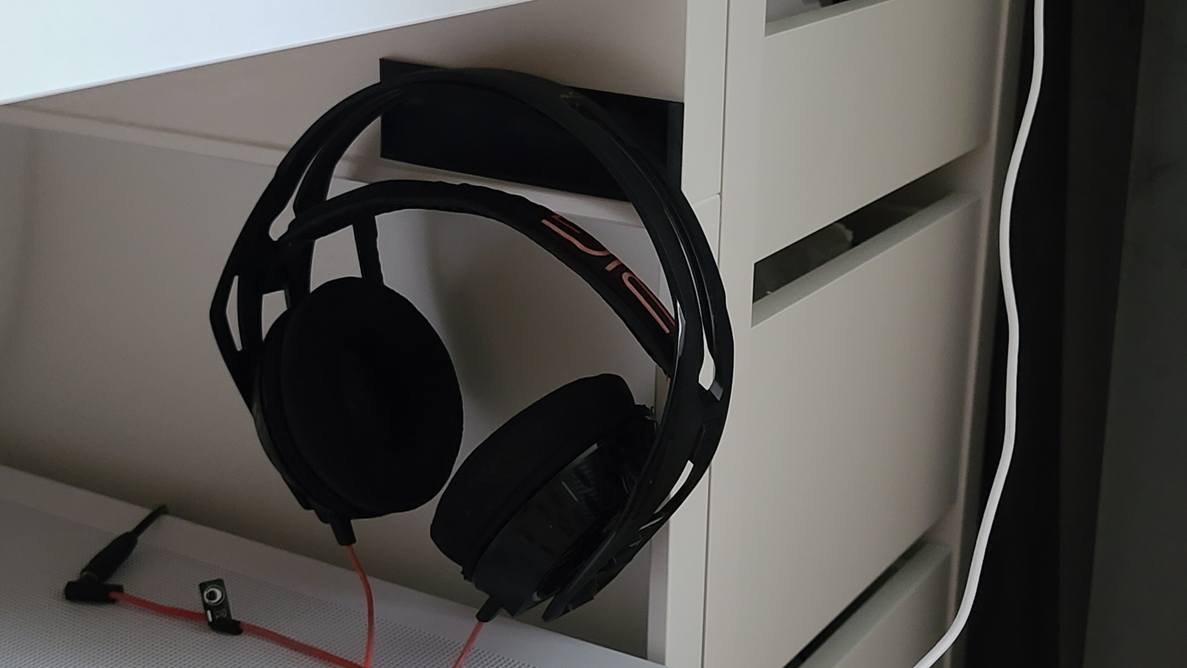 Micke Desk Headphone Mount (IKEA)