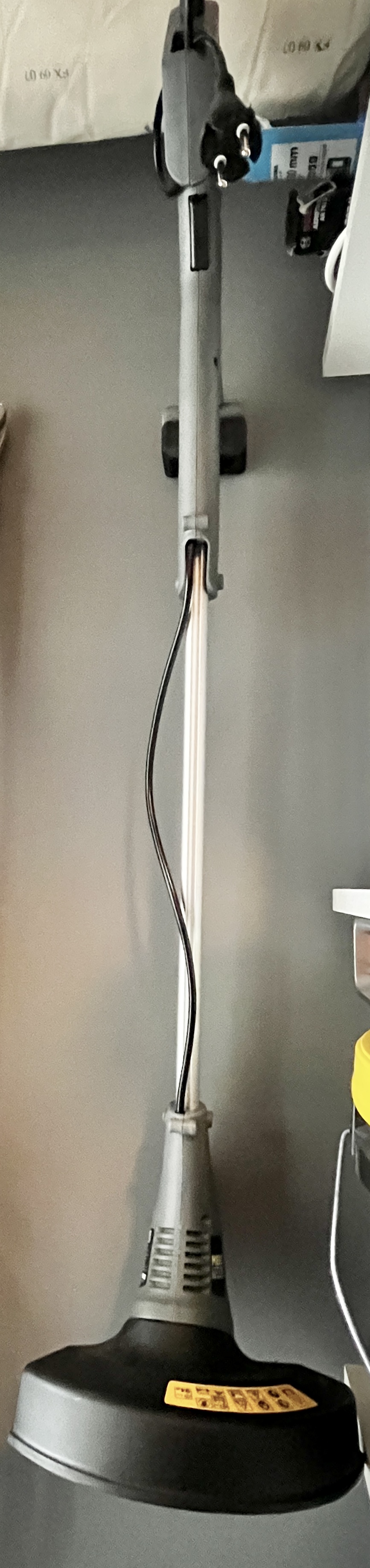 Miniatura 3 do modelo 3D String/edge trimmer wall mount