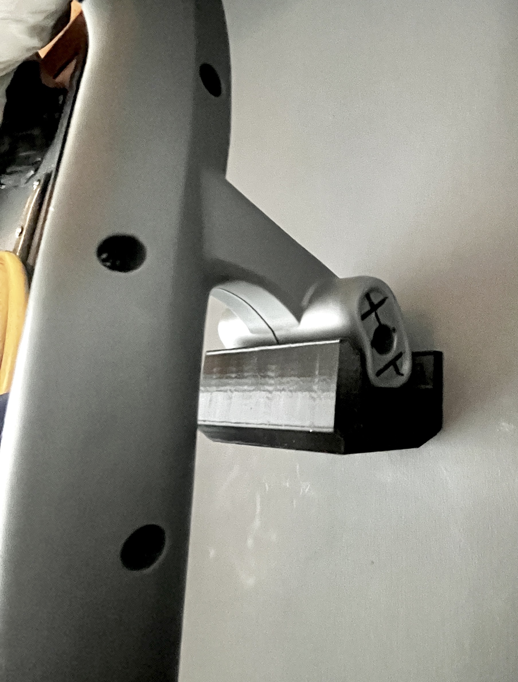 String/edge trimmer wall mount