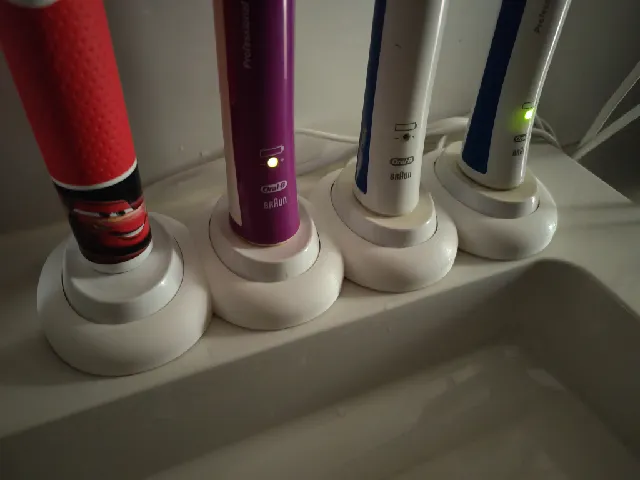 Oral b charger stand - compact version