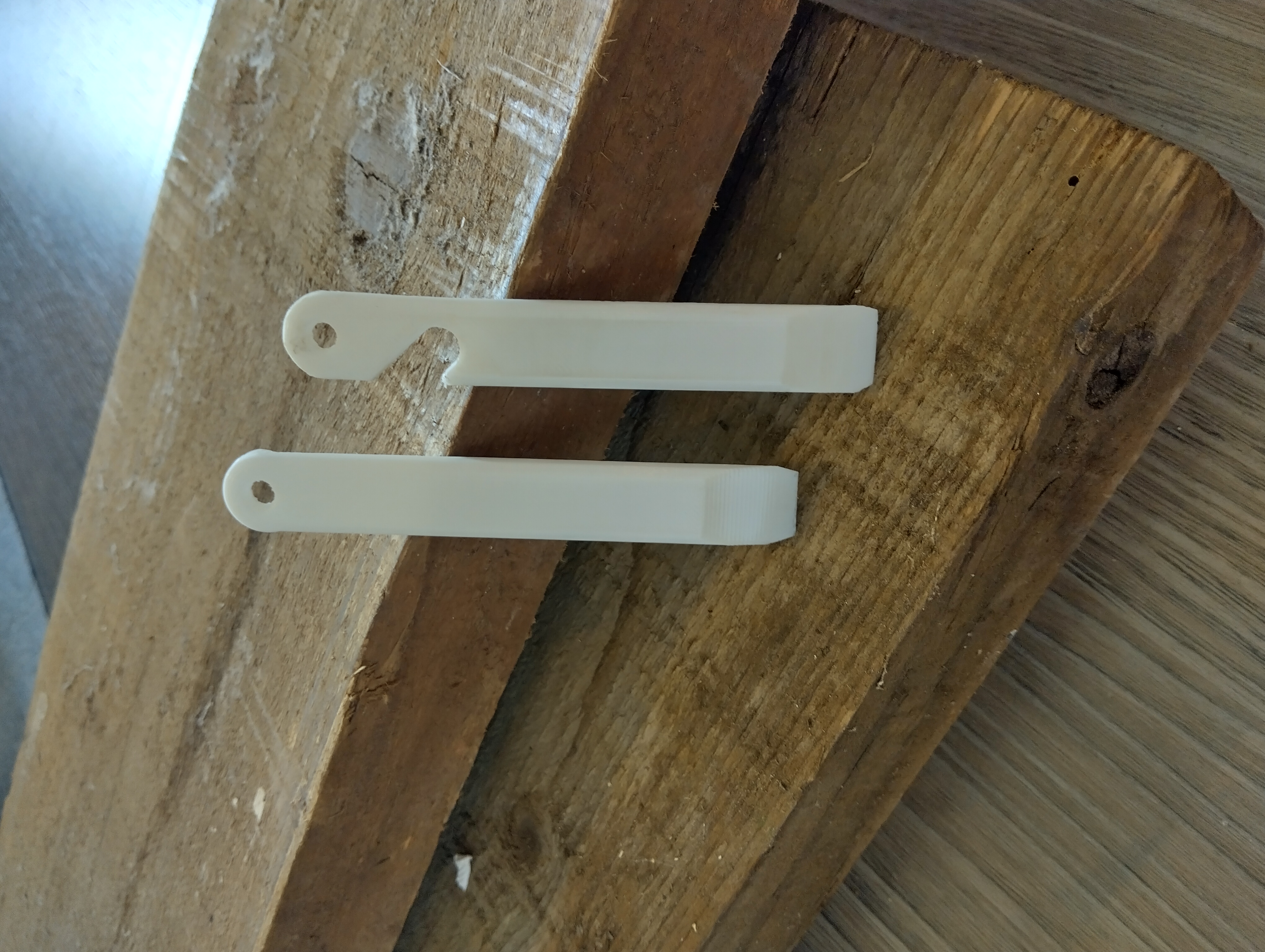 Prying tool