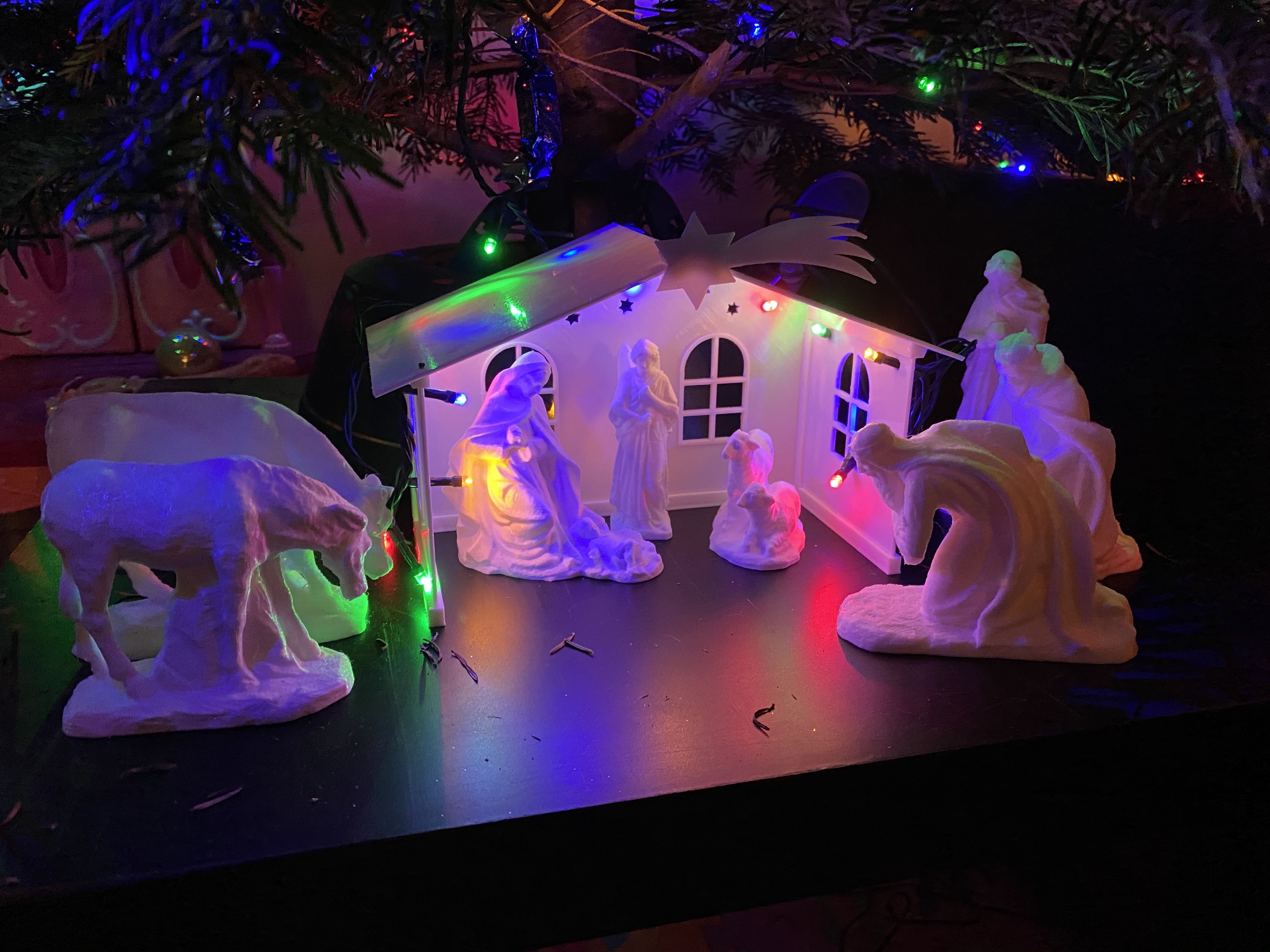 Folding house for nativity scene