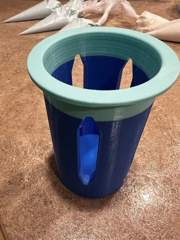Piping bag cup