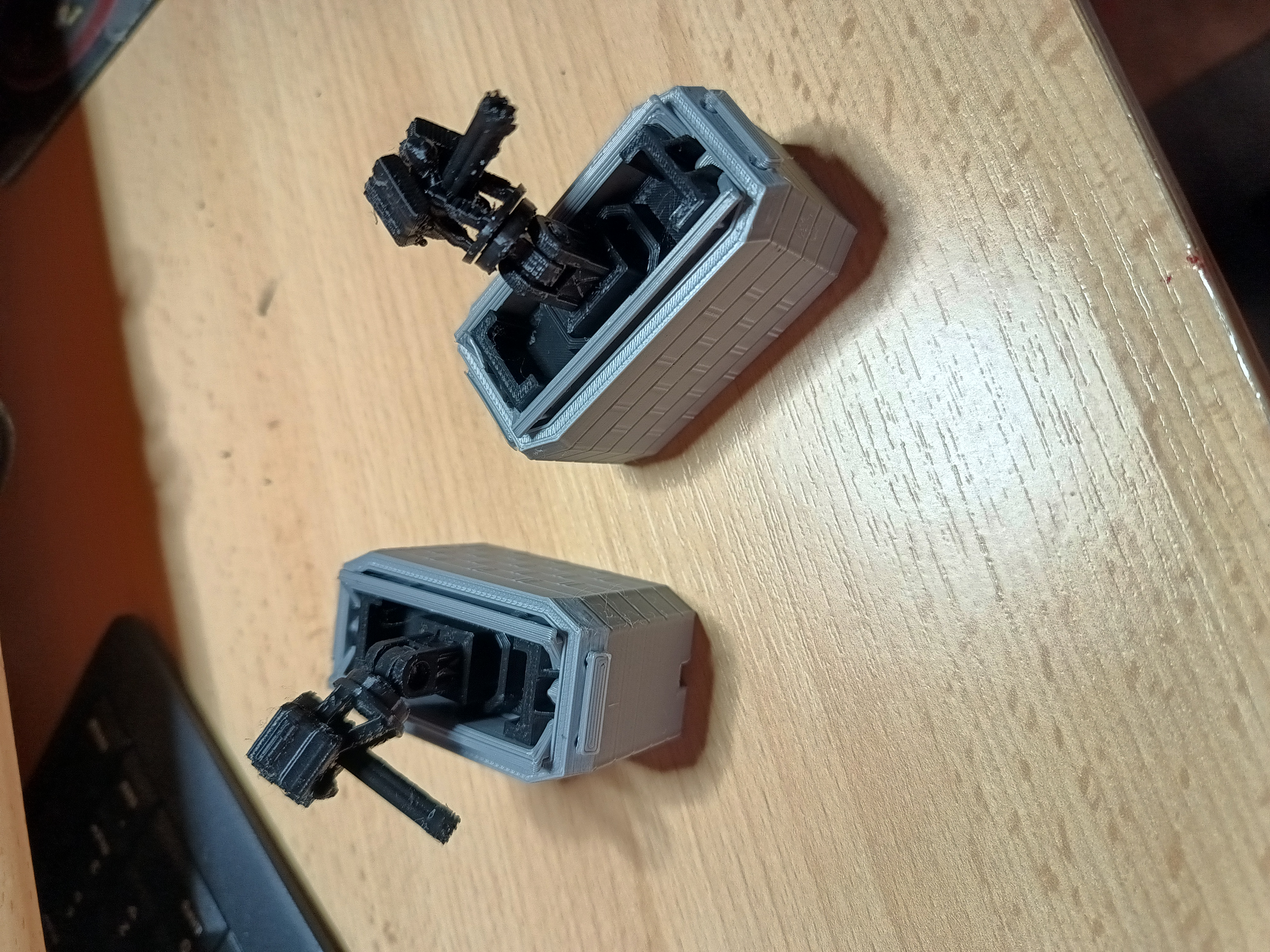 Rotatable and fully retractable PDC