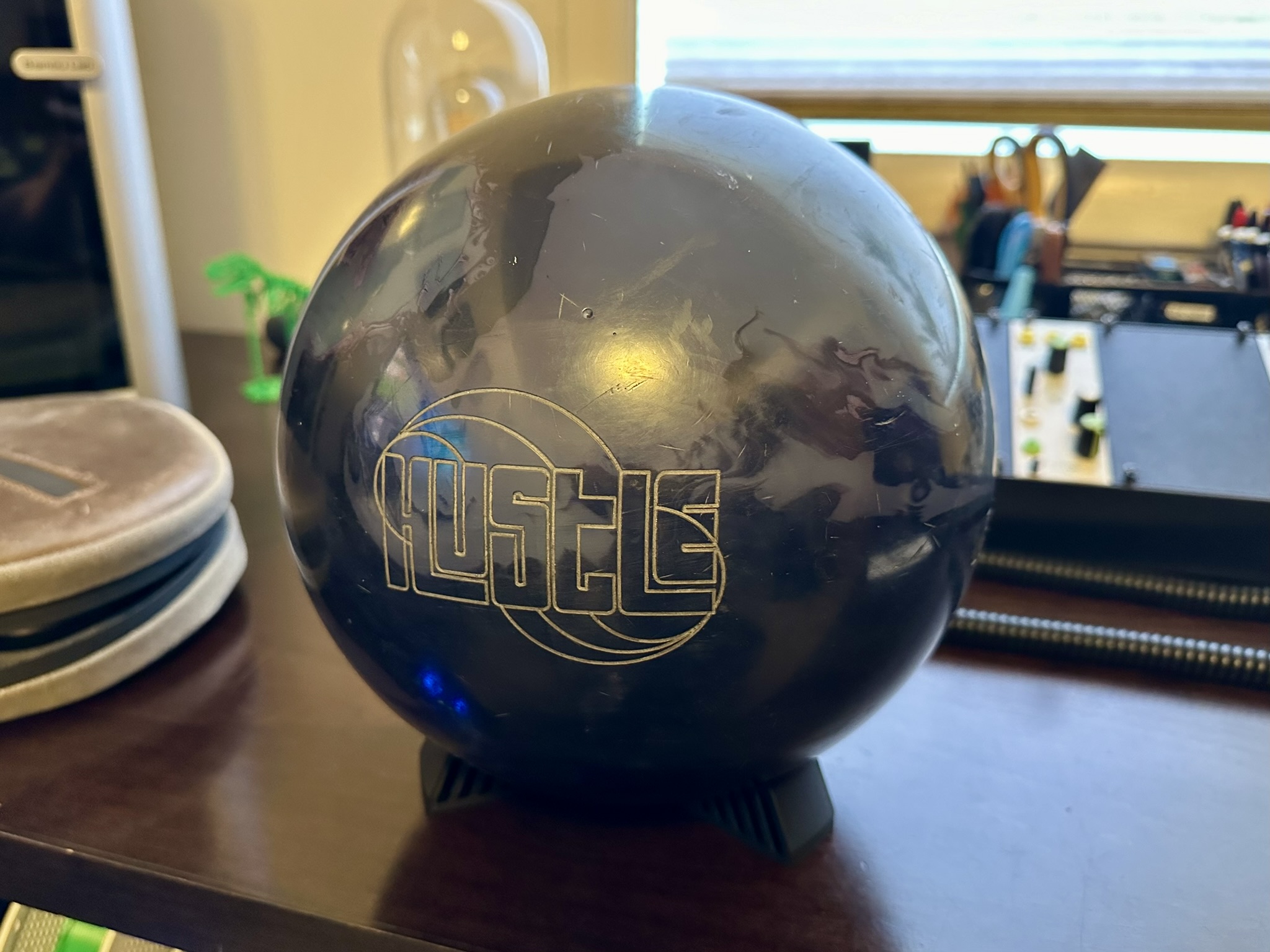 Miniatura 2 do modelo 3D Bowling Ball Cup