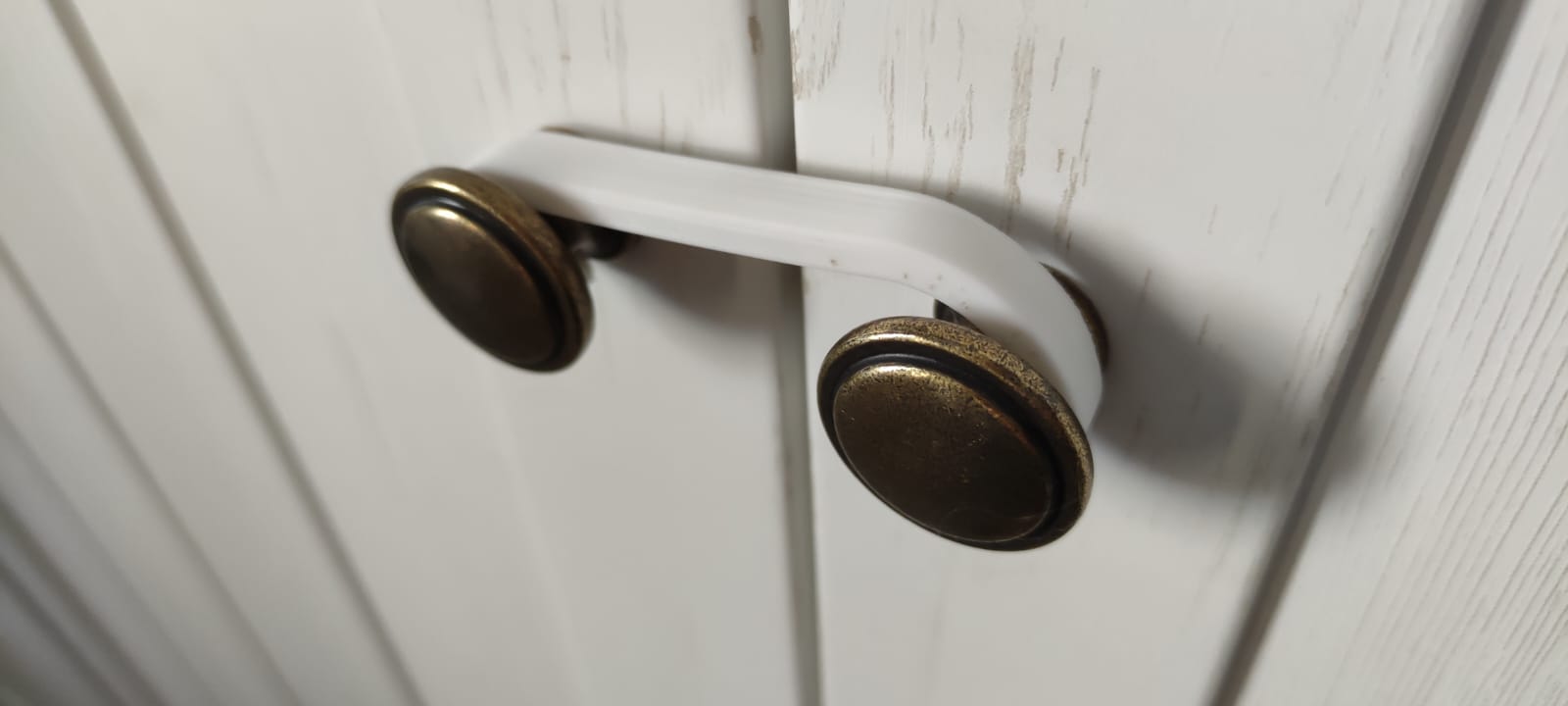 Wardrobe Latch (Cat Proof!)