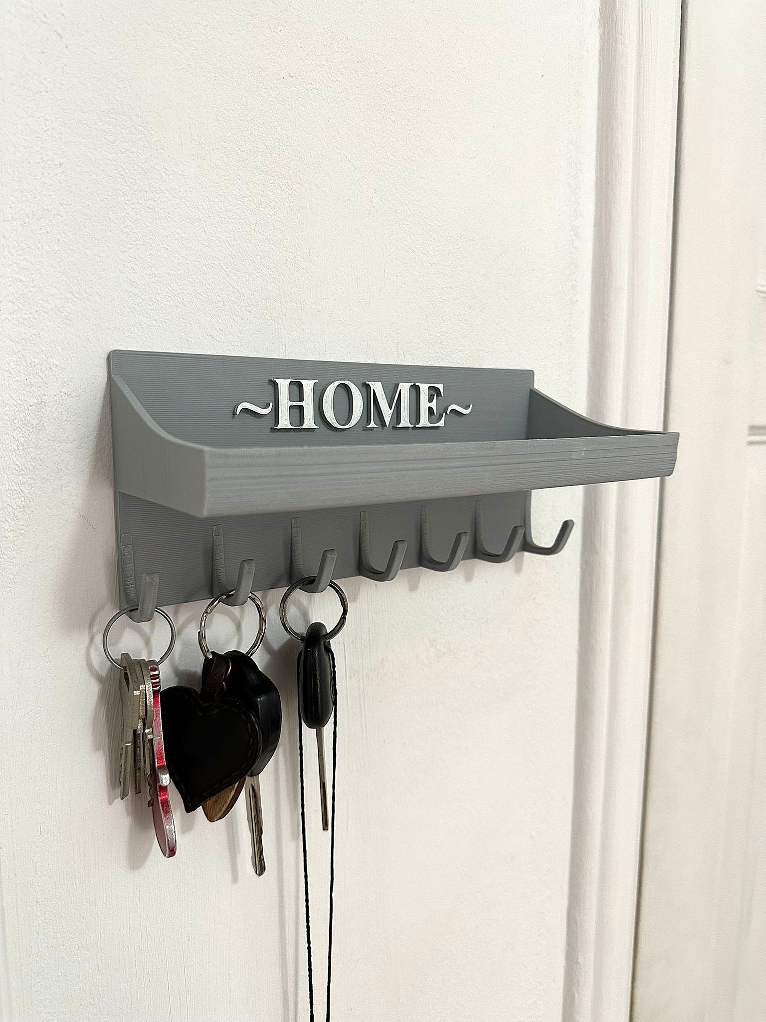 Key hanger with shelf