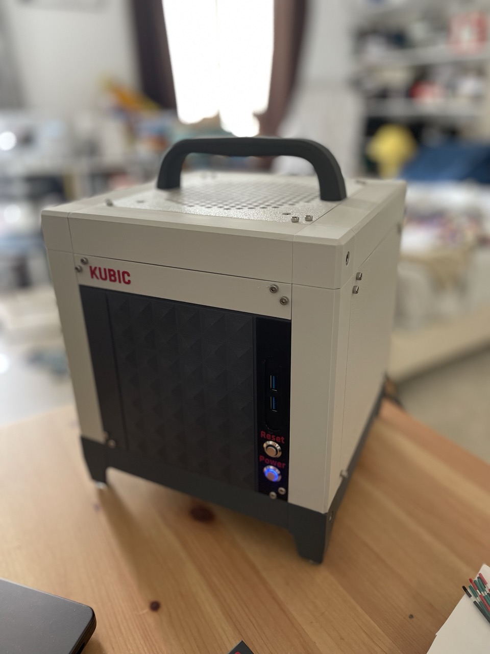 Kubic - An ITX PC Case that looks like a cube