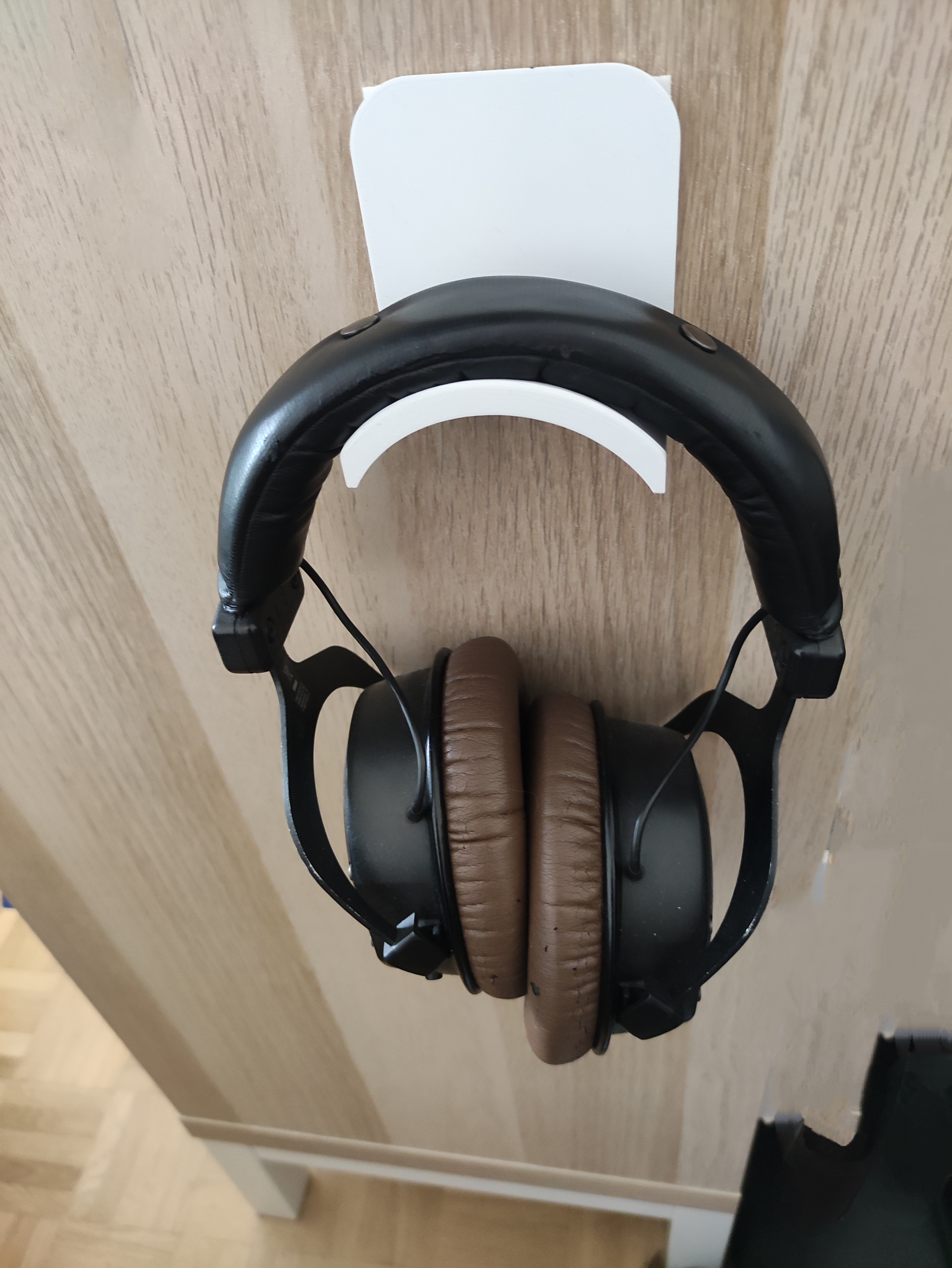 Headphone holder / hanger / hook / mount - no supports