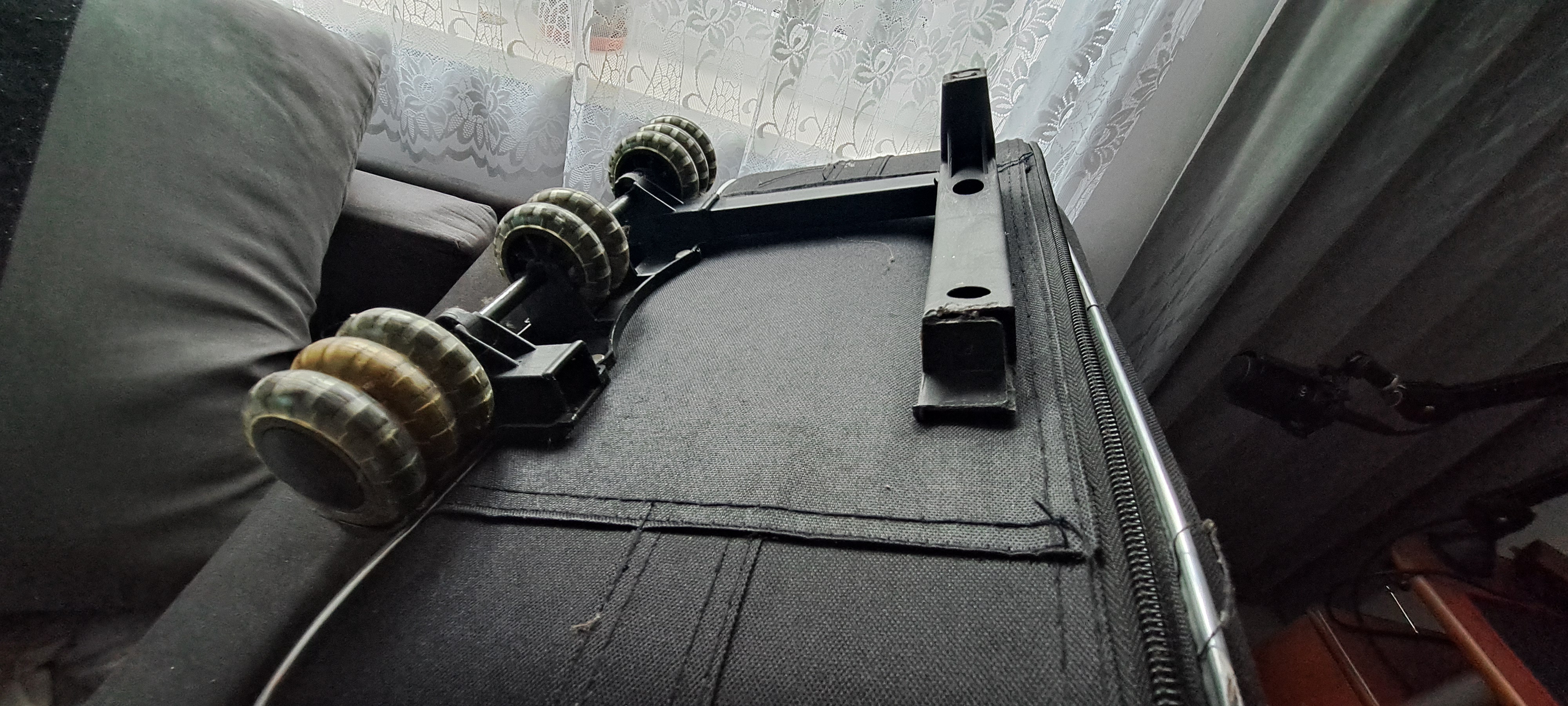 Suitcase leg — miniatura 6