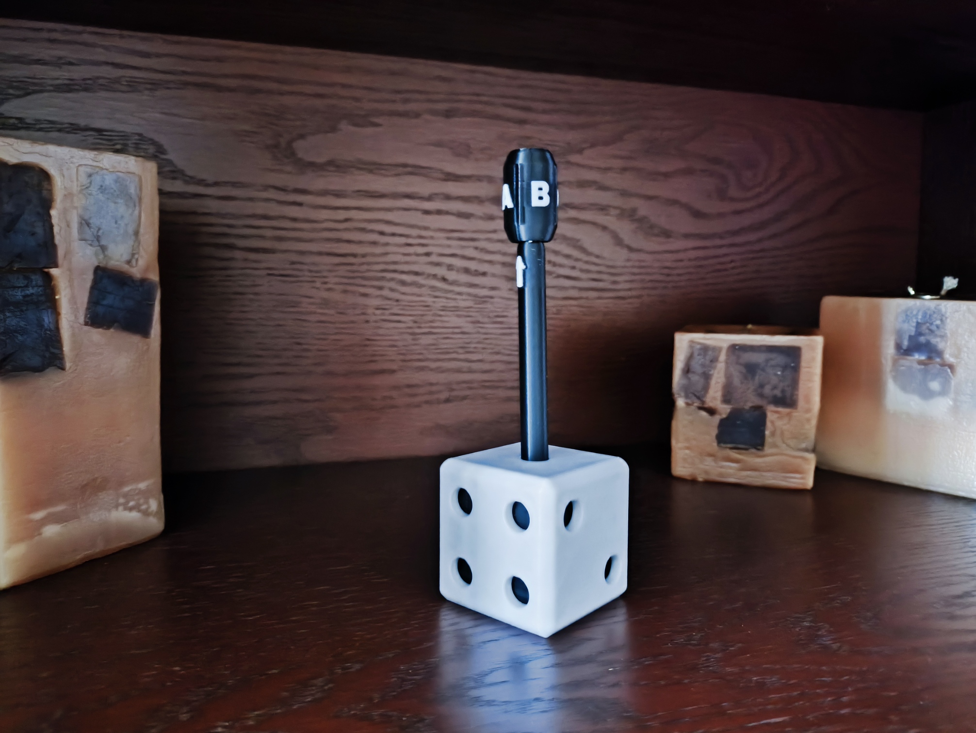 Random Choice Fidget Pen with Dice Stand by braga3dprint | Printables Store