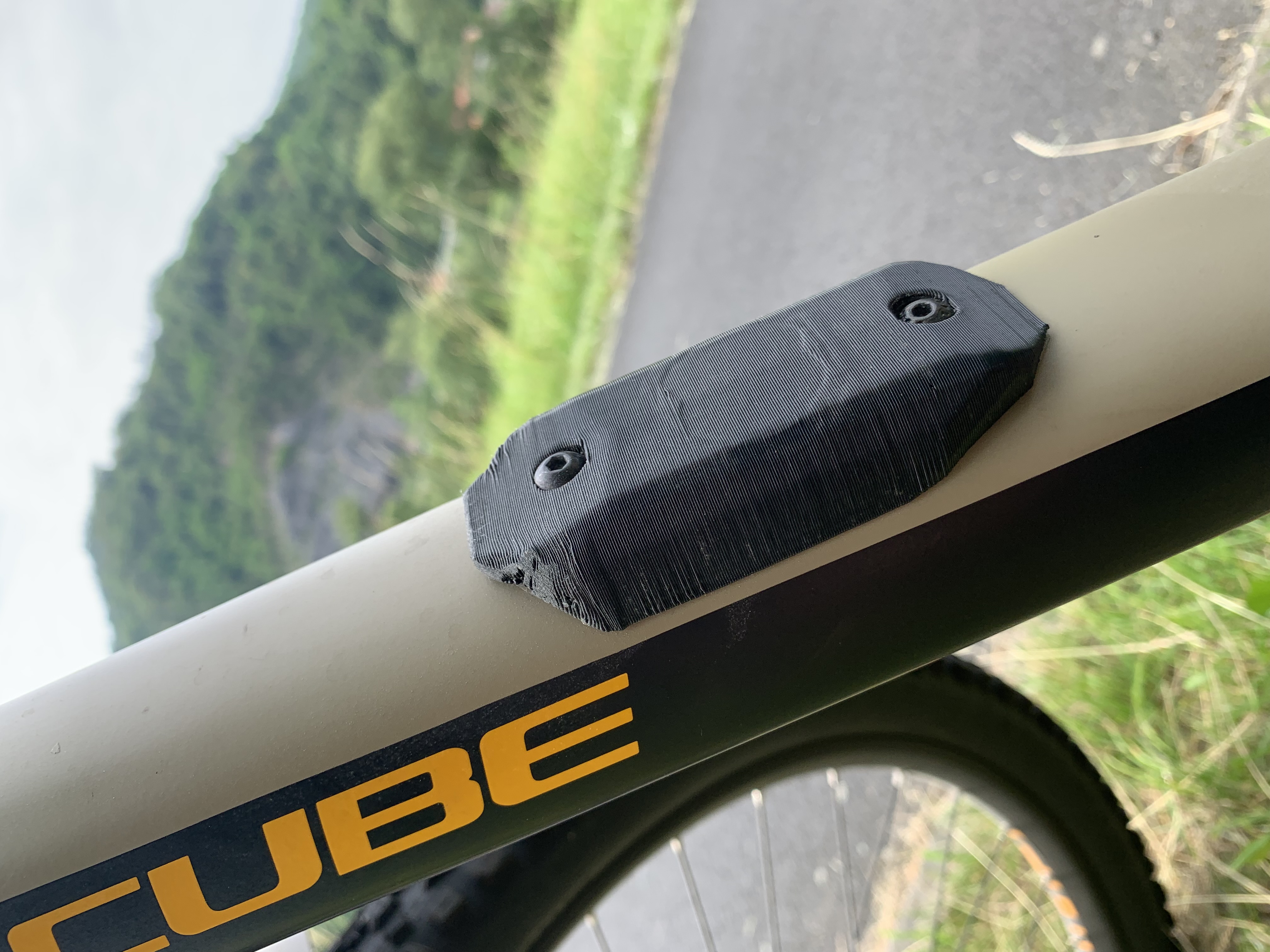 Cube ReactionTM Airtag holder