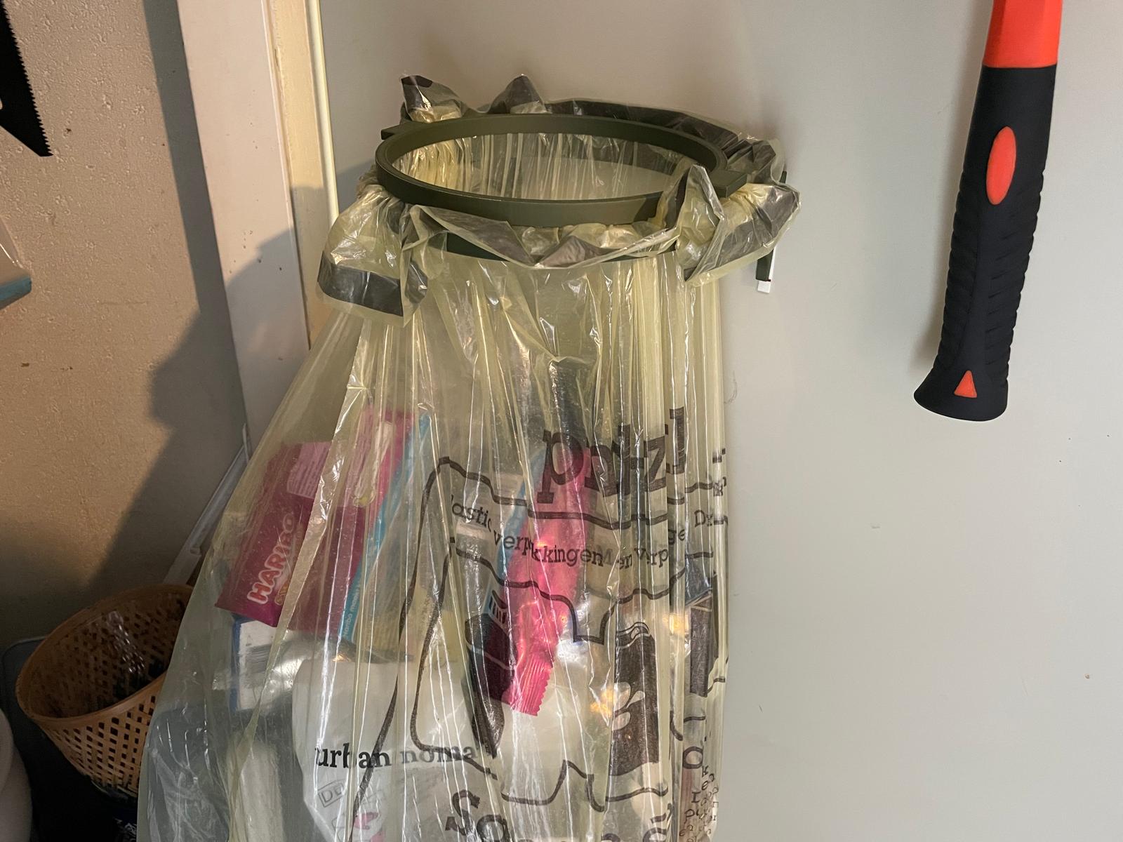 Wall trashbag holder