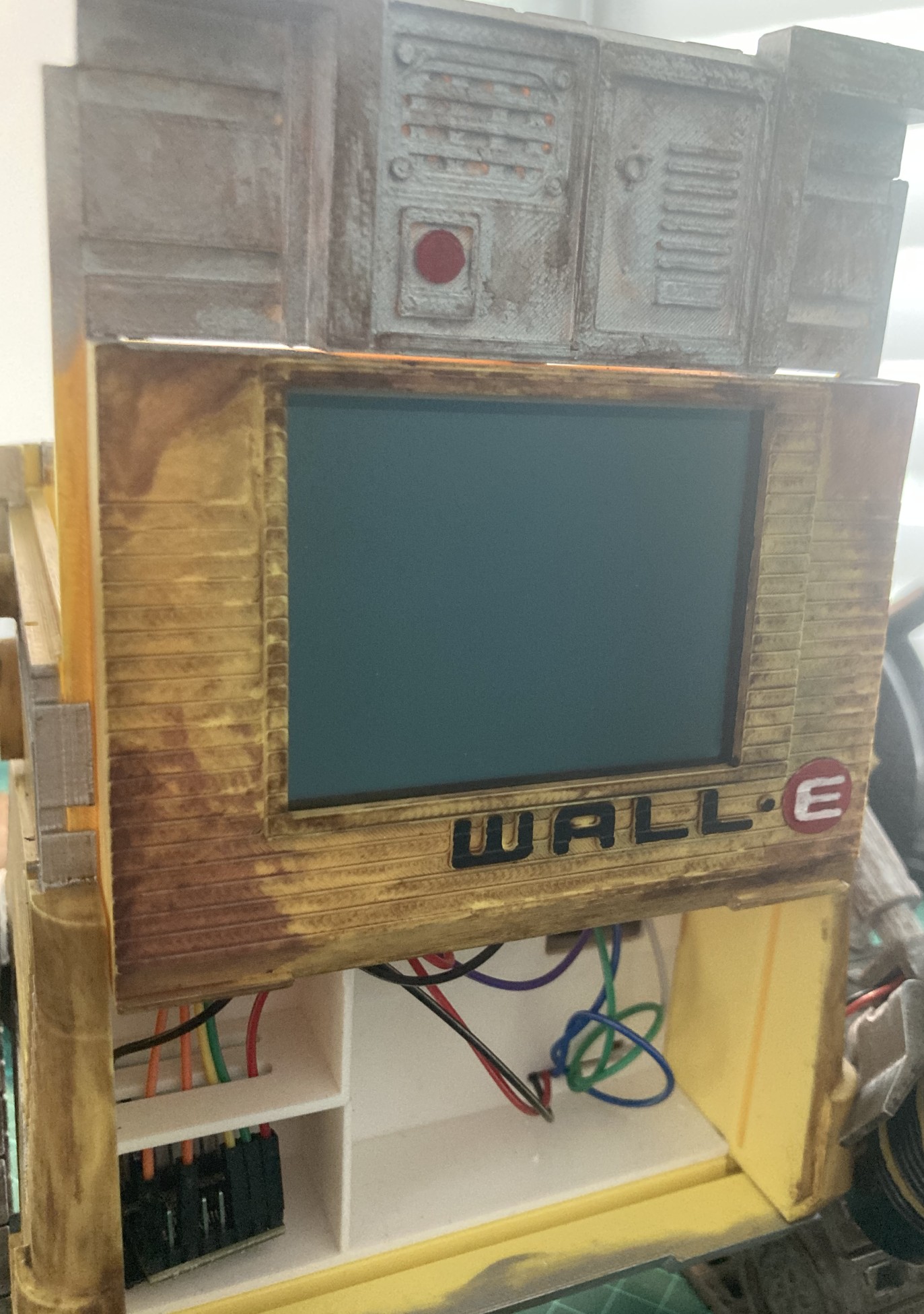 Miniatura 11 do modelo 3D Wall-E robot alarm clock (Remix)