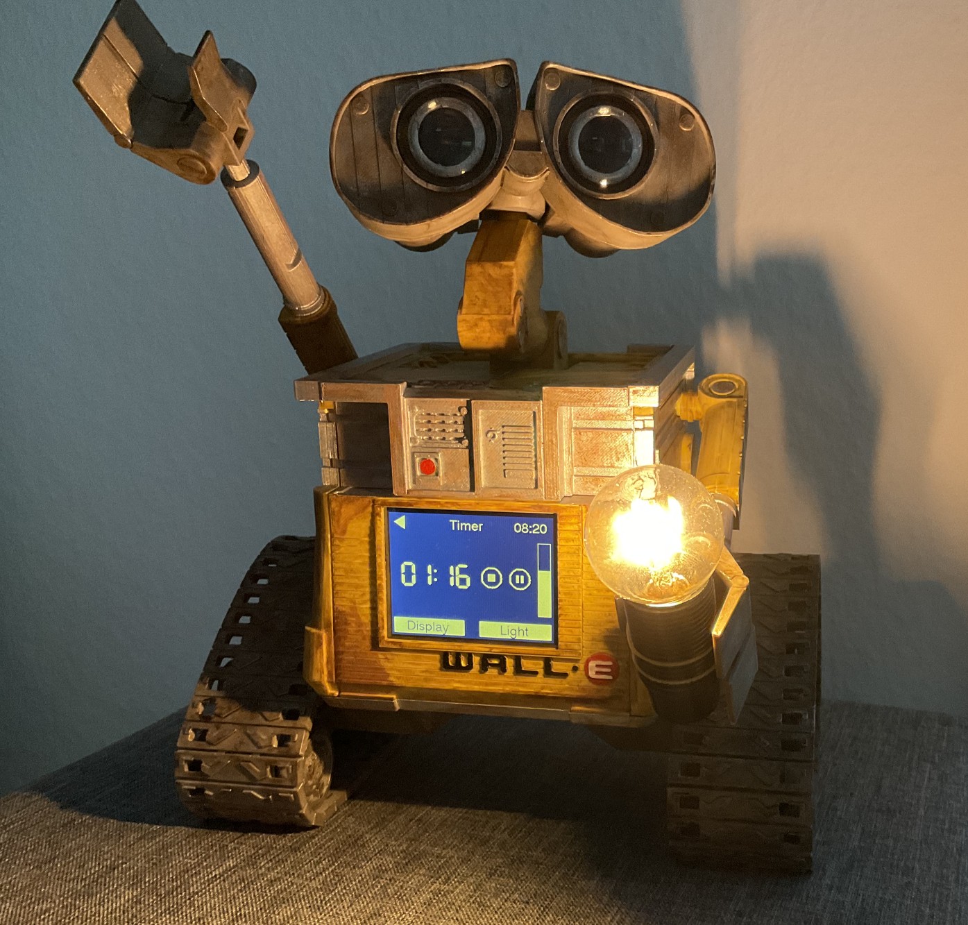 Miniatura 3 do modelo 3D Wall-E robot alarm clock (Remix)