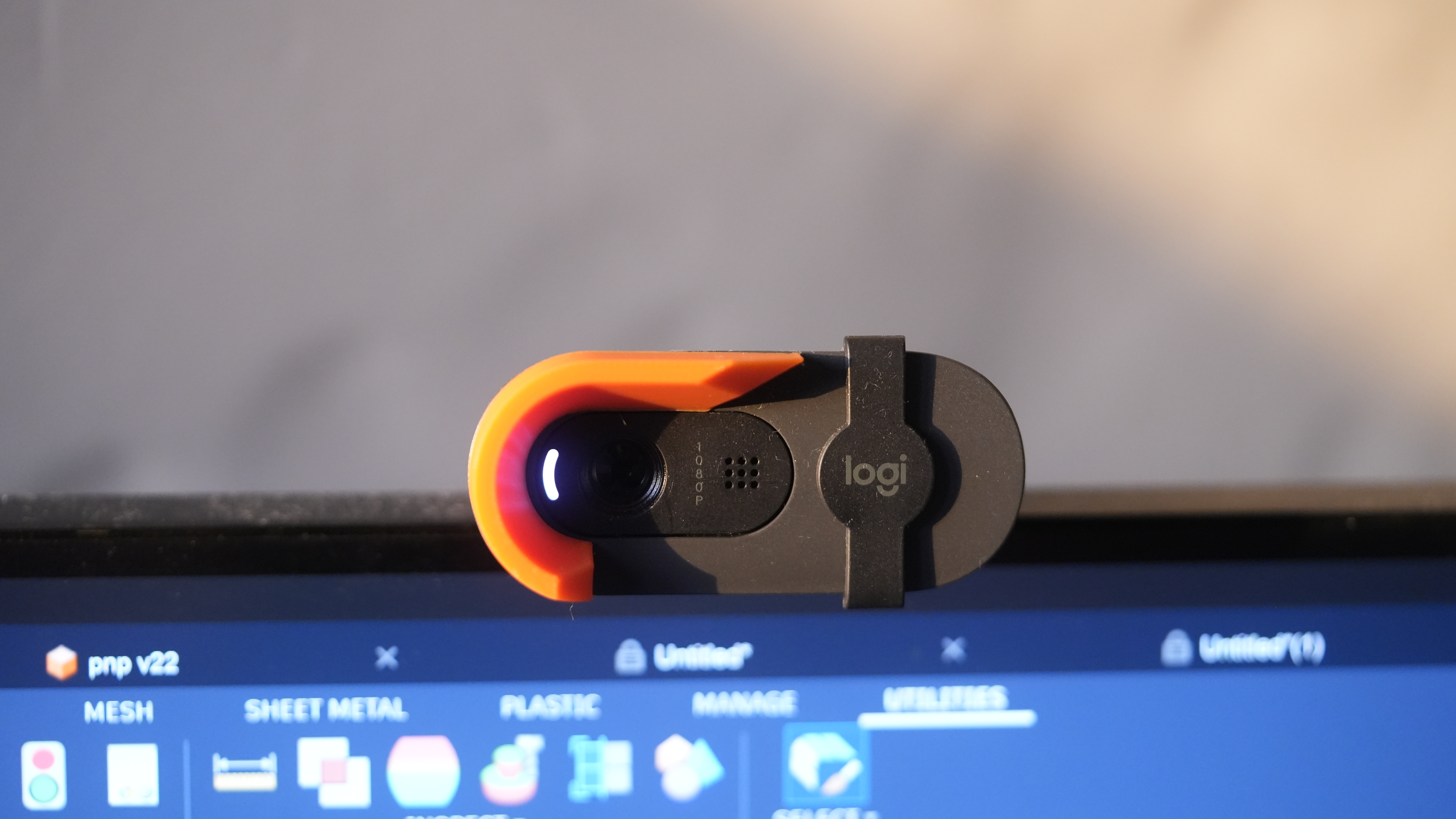 Webcam Sun Visor - Remove glare (Logitech Brio 101/100)