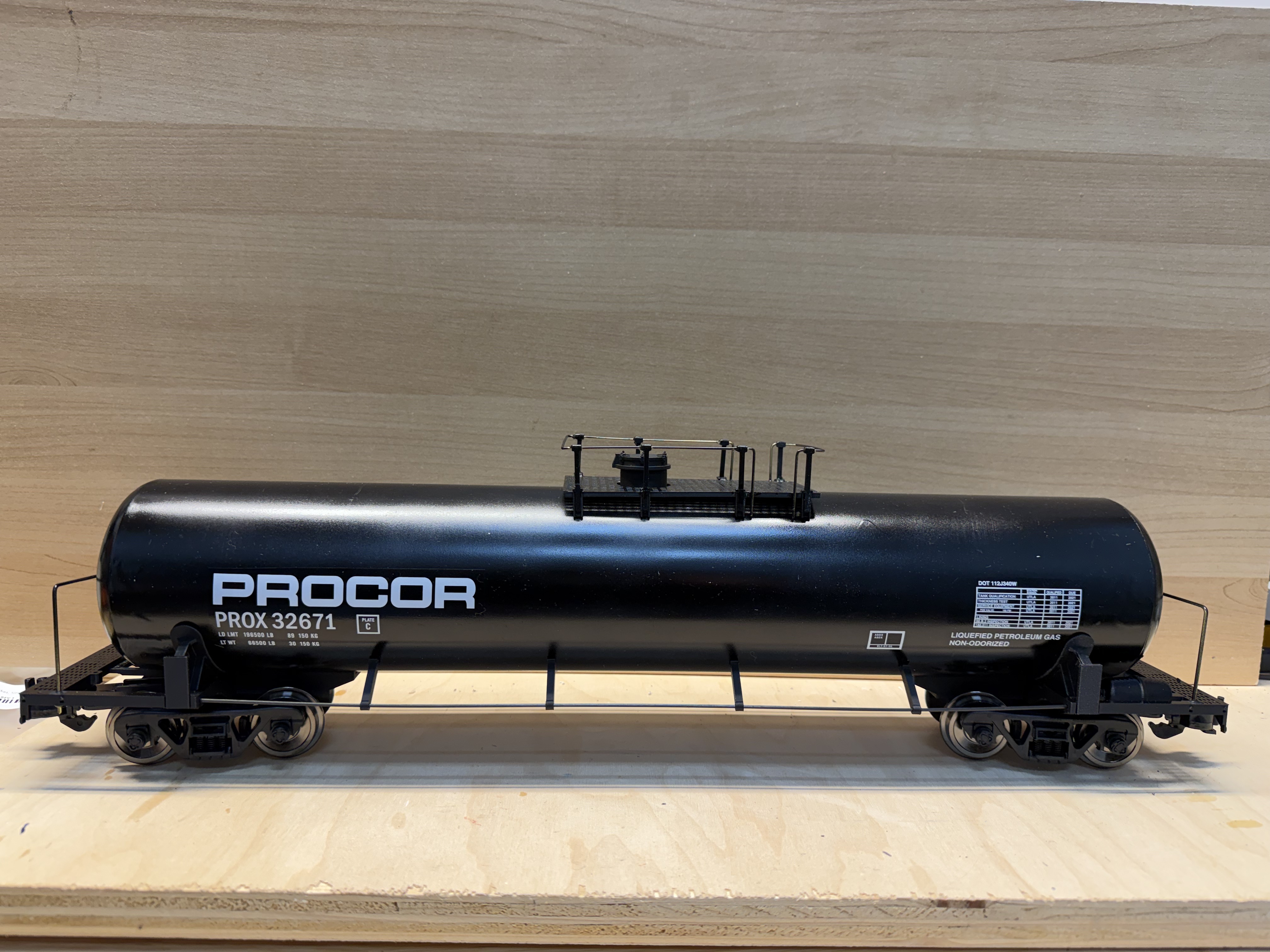 LPG tank car - longer platform details 3D model