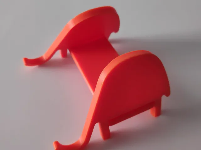 Elephants phone holder (print in place, no supports)