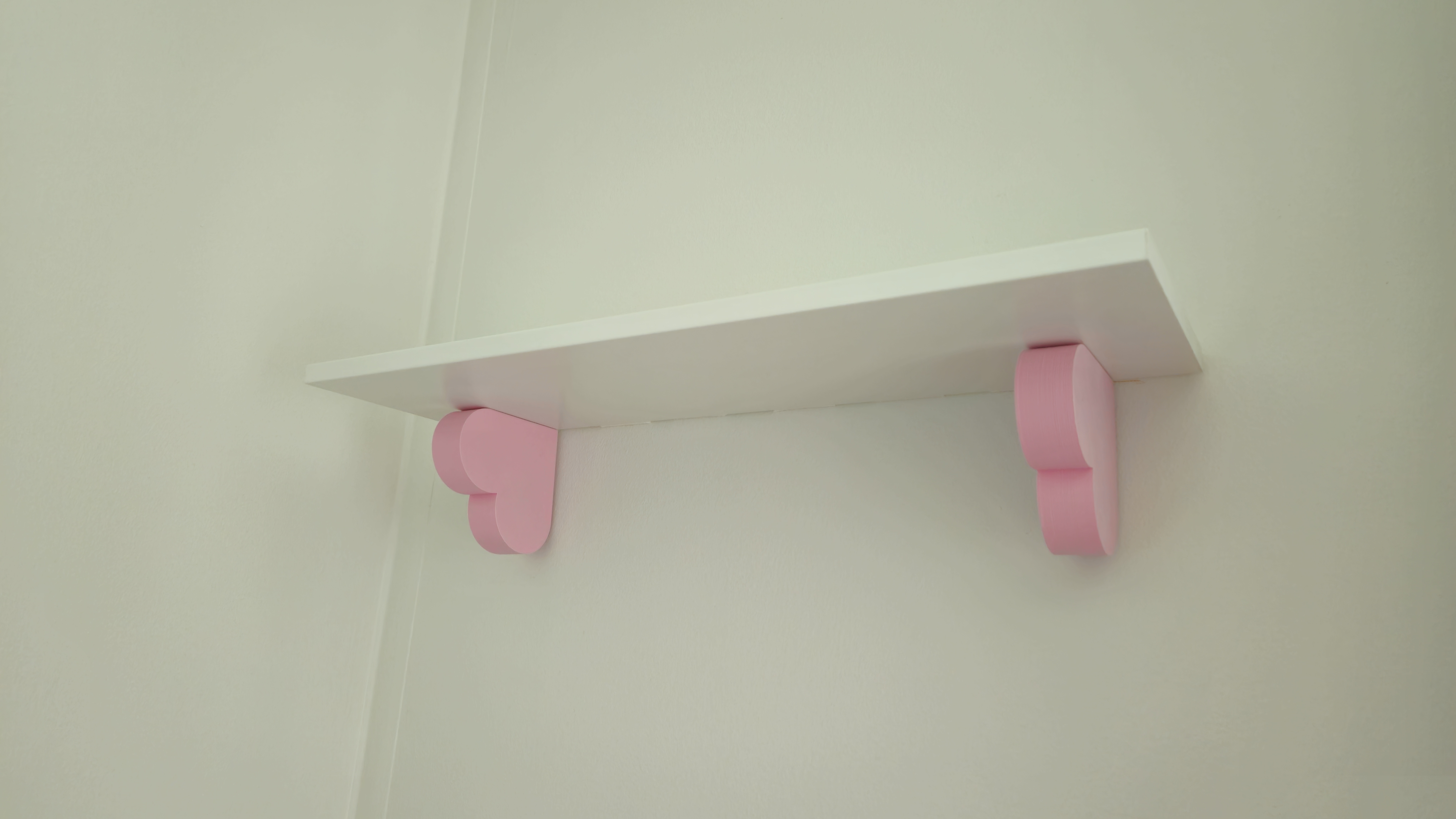 Heart shelf support
