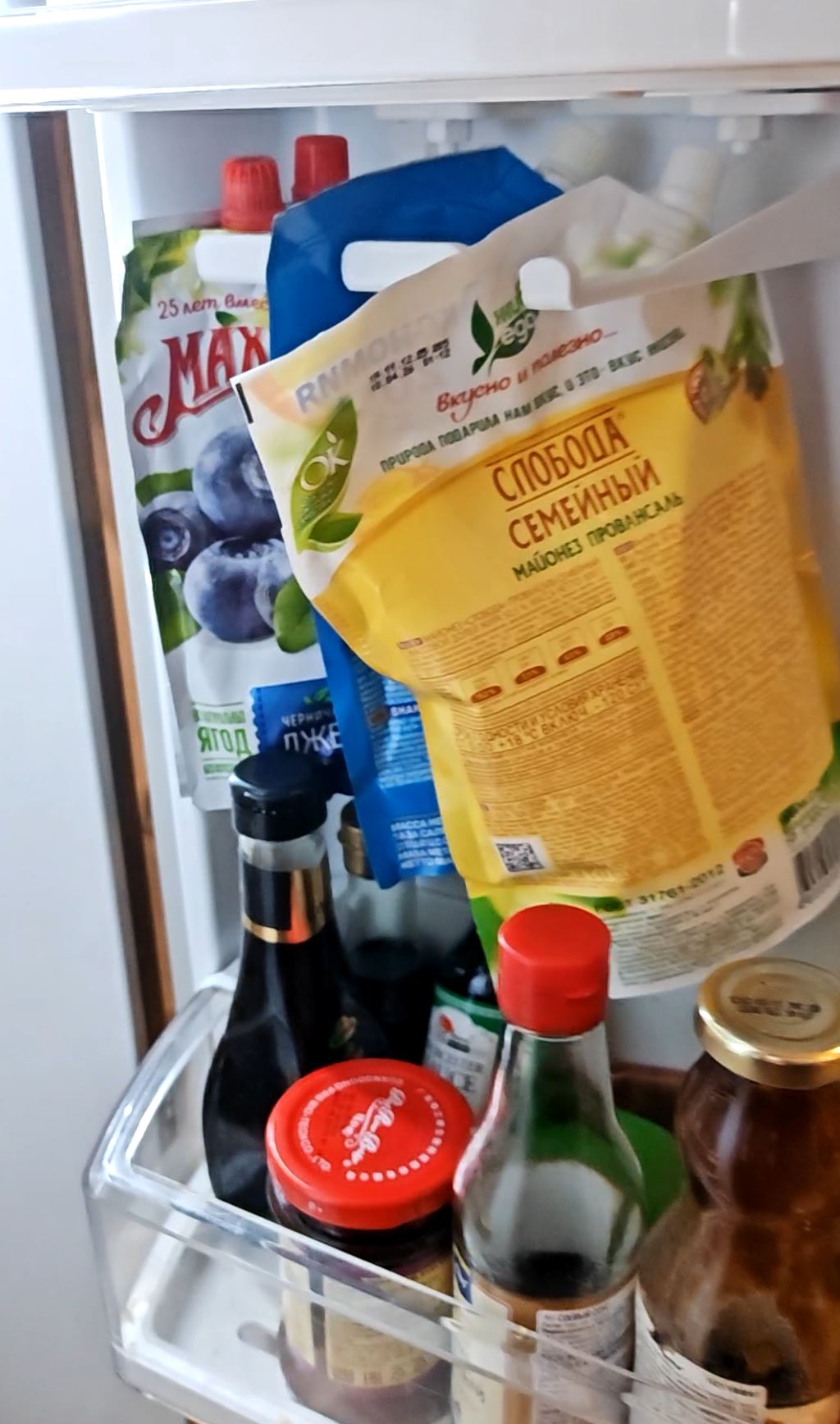 Refrigerator sauce holder