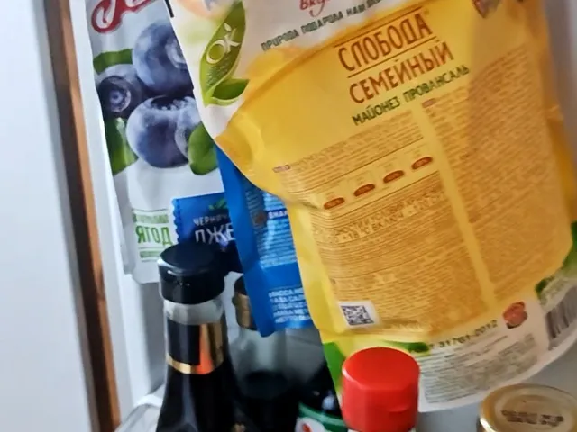 Refrigerator sauce holder
