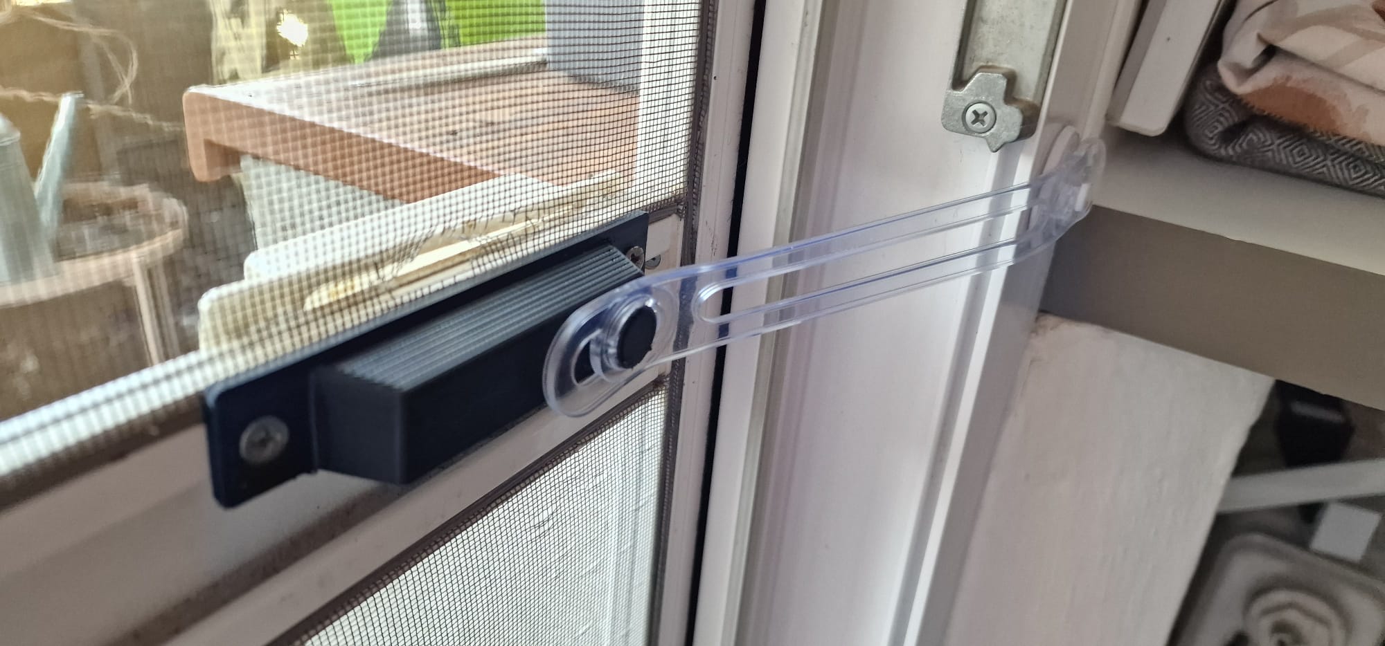 Balcony net door catproofing/childproofing handle