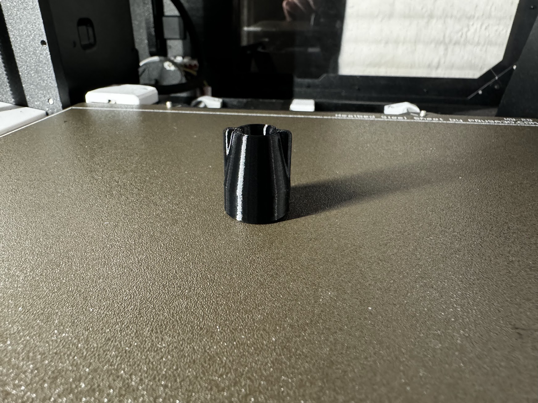 Parametric toolless furniture nut