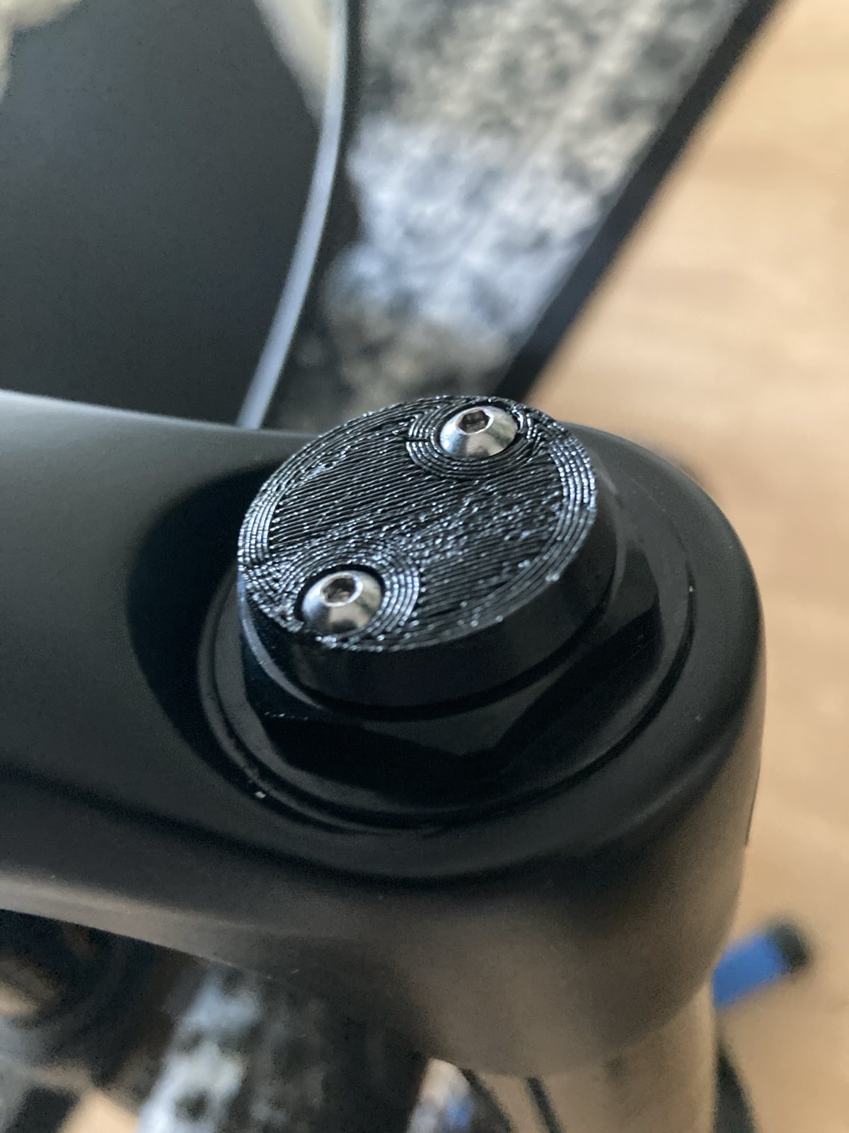 Cover cap for the lock on Suntour RAIDON34 Forks