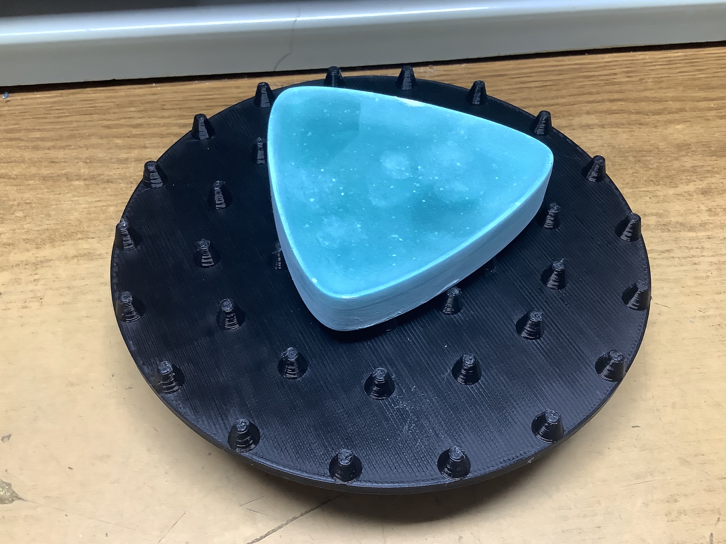 Small painting turntable 3D model thumbnail