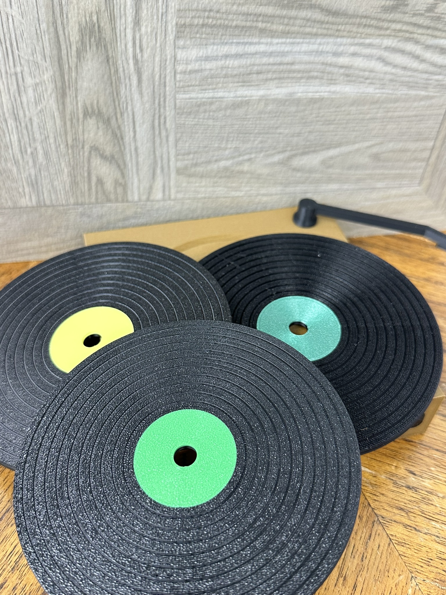 Miniatura 6 do modelo 3D Vinyl Record Coaster + Display Set