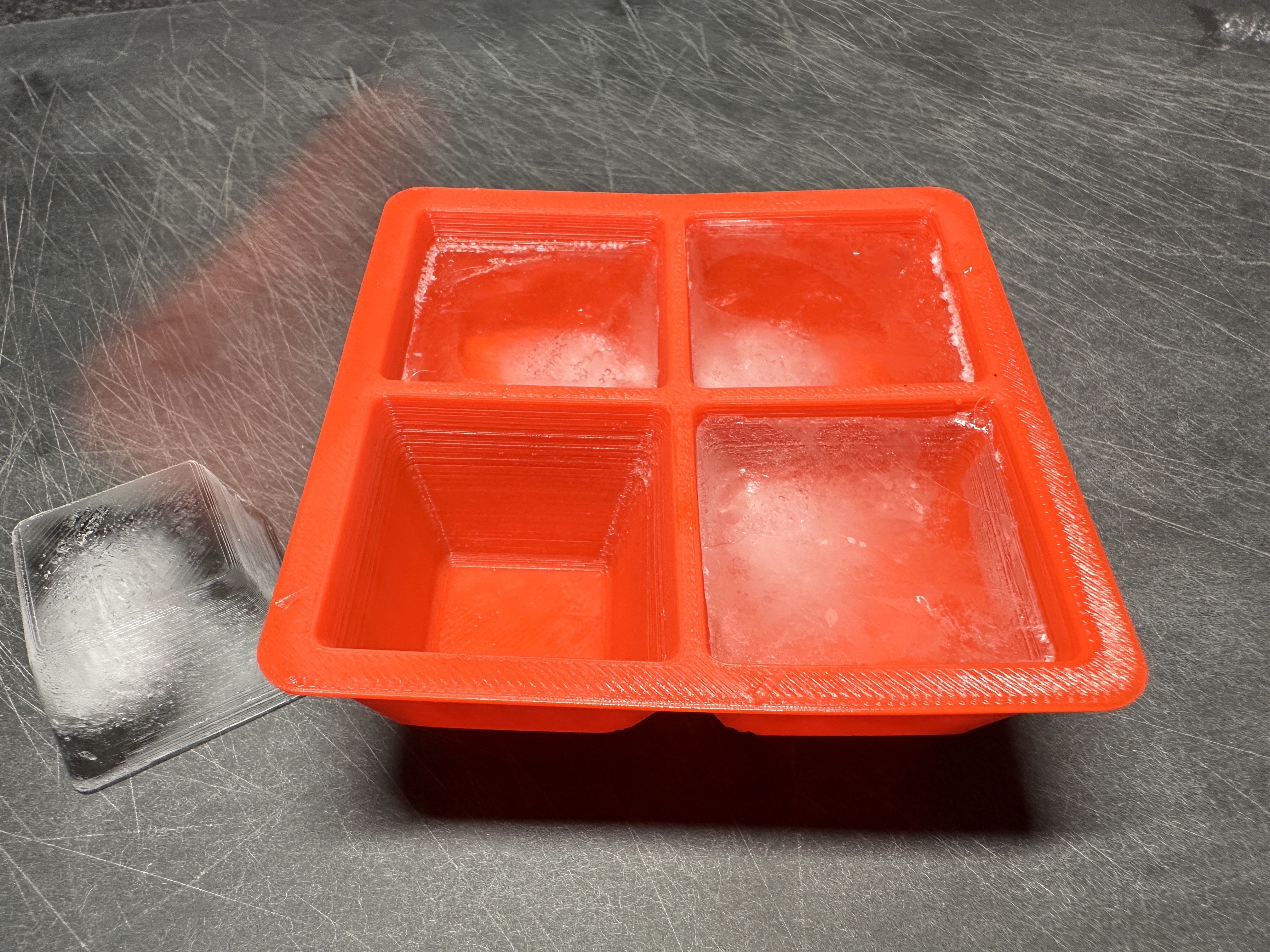 Small Ice Cube Tray / Kleine Eiswürfelform
