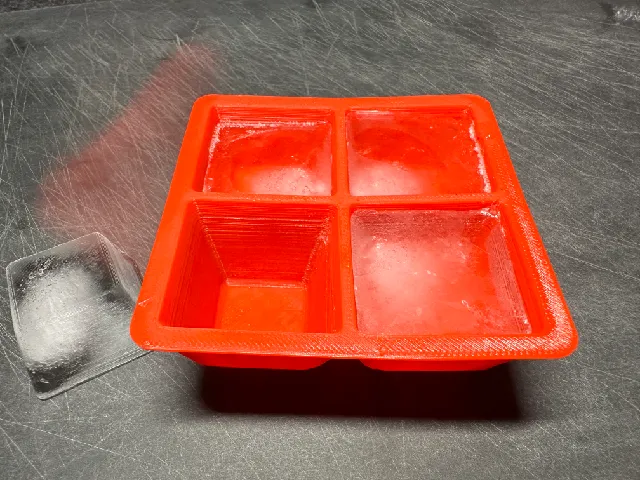 Small Ice Cube Tray / Kleine Eiswürfelform