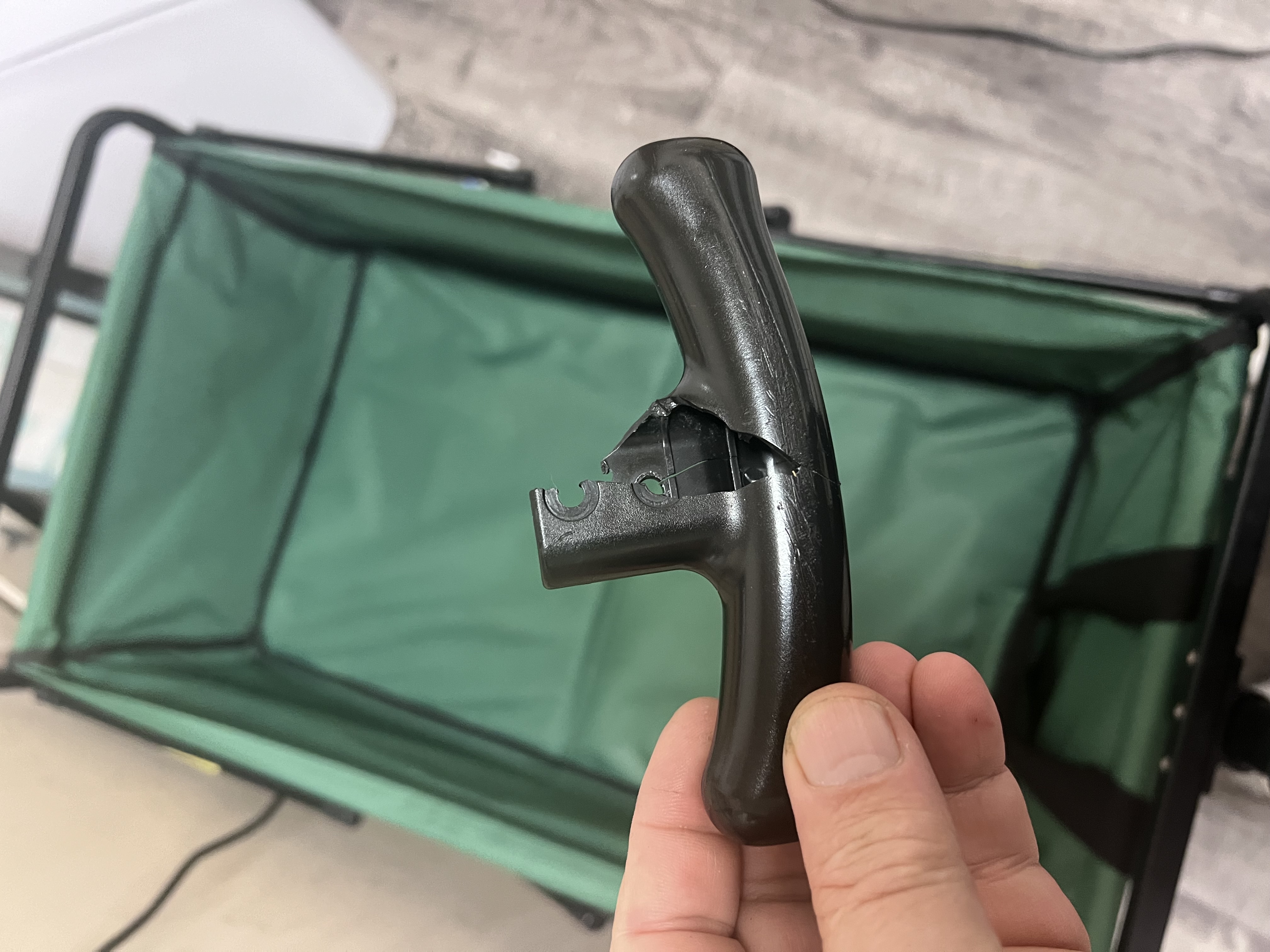 Miniatura 3 do modelo 3D Replacement backpack cart handle