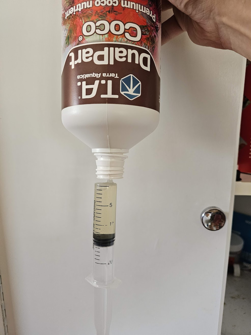 Terra Aquatica / General Hydroponics Fertilizer bottle syringe adapter