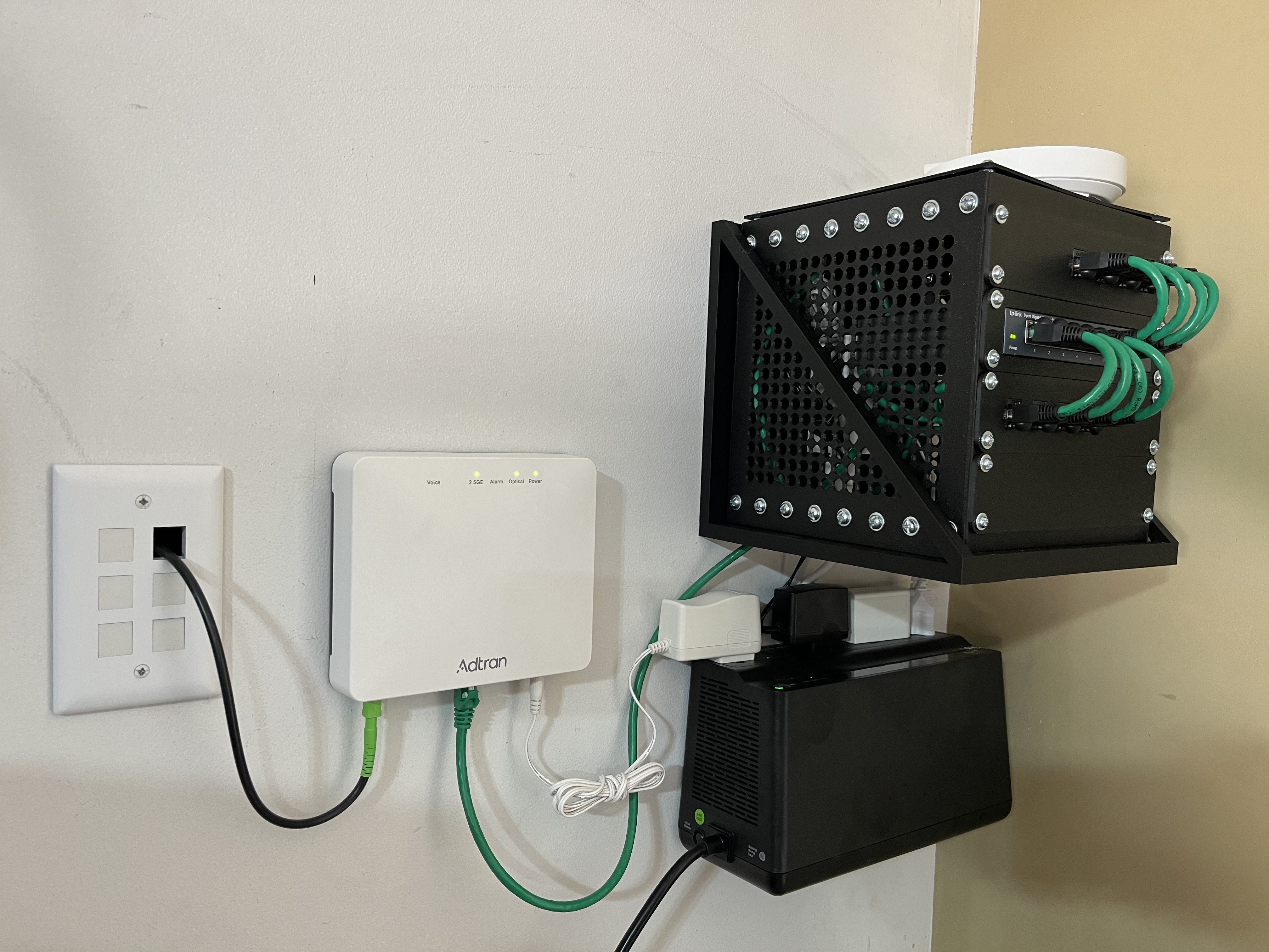 Wall Mount/Shelf for Mini server rack - TP Link TL-SG108 and Raspberry Pi