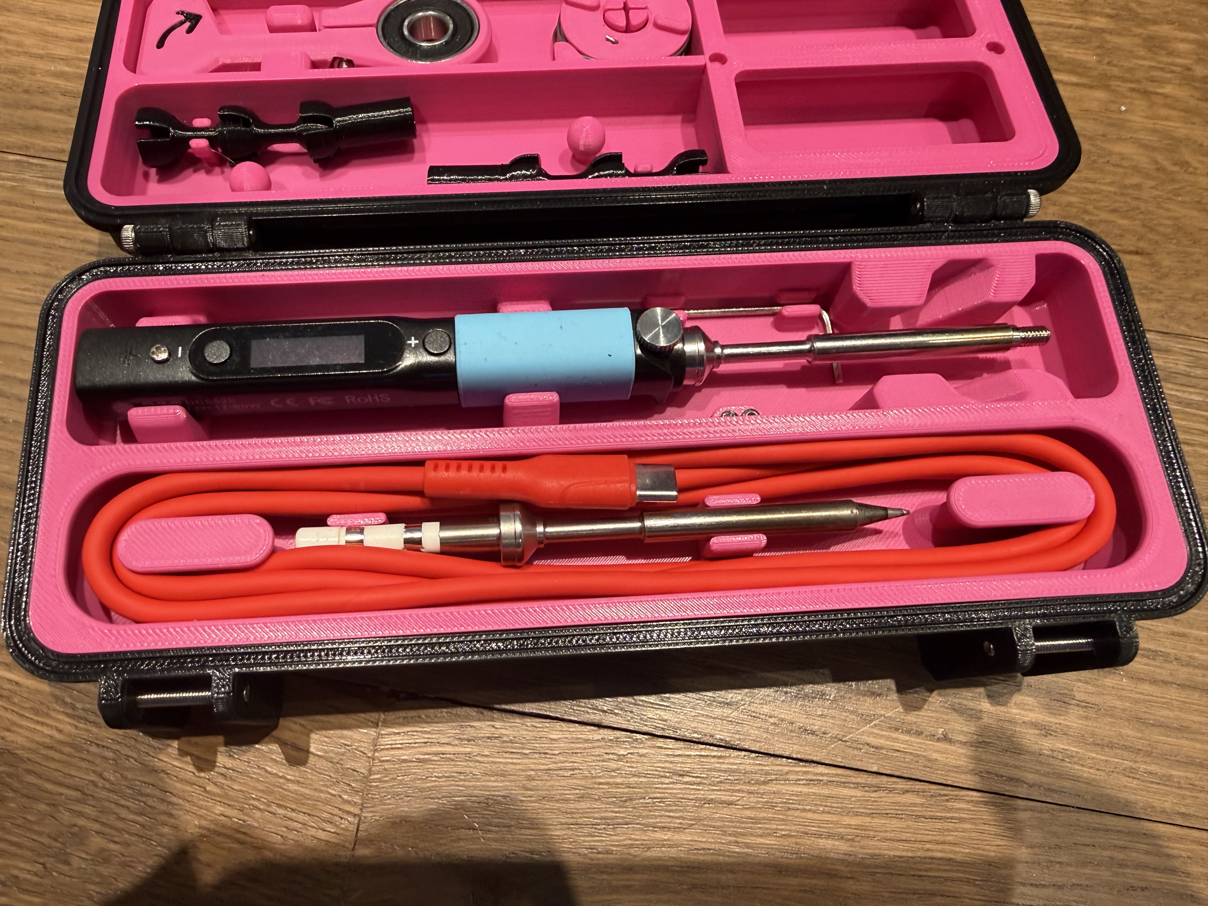 Pinecil insert with tip holder in cable compartment for Rugged V2 Case