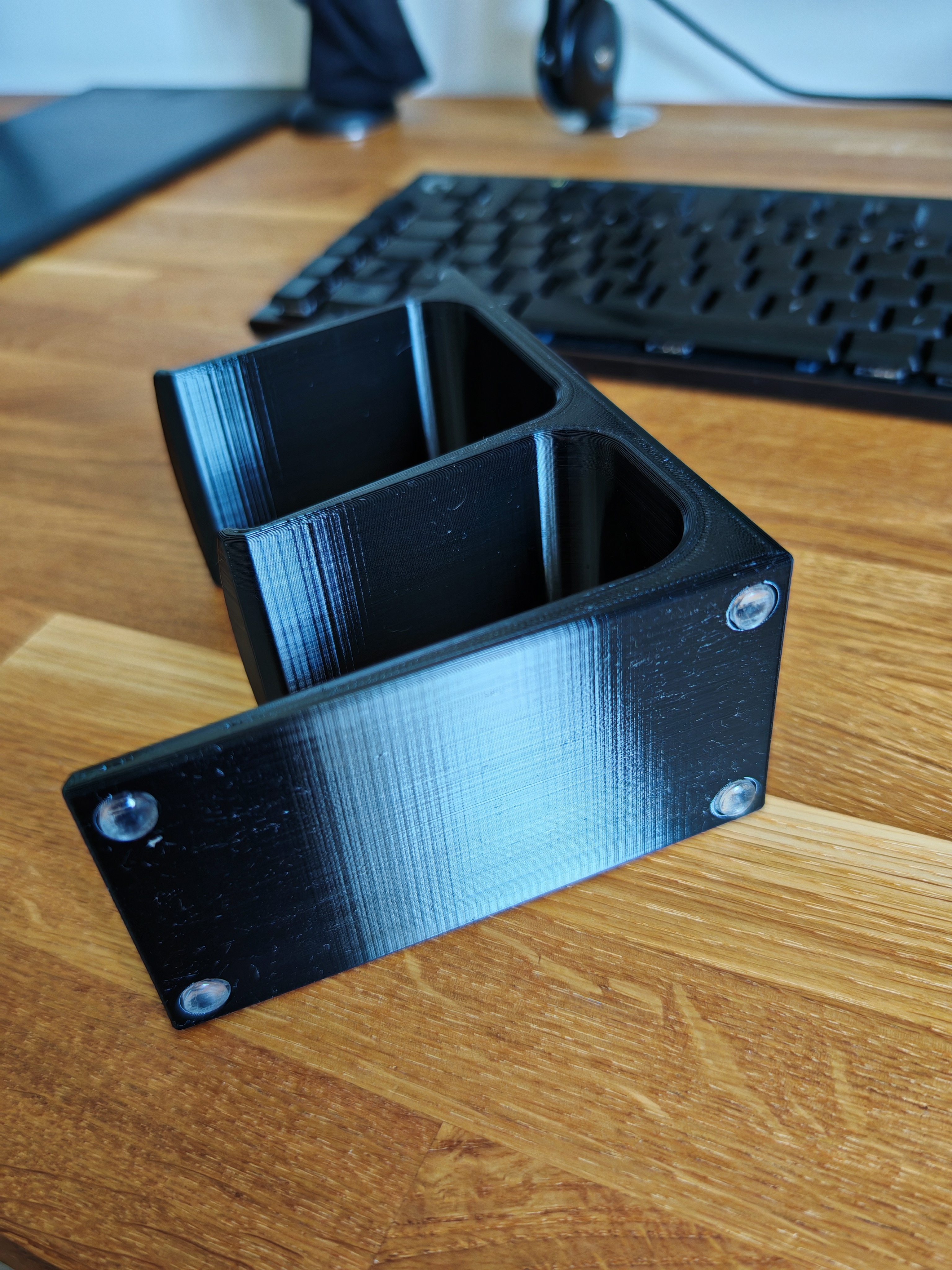 Miniatura 4 do modelo 3D Dual controllers stand