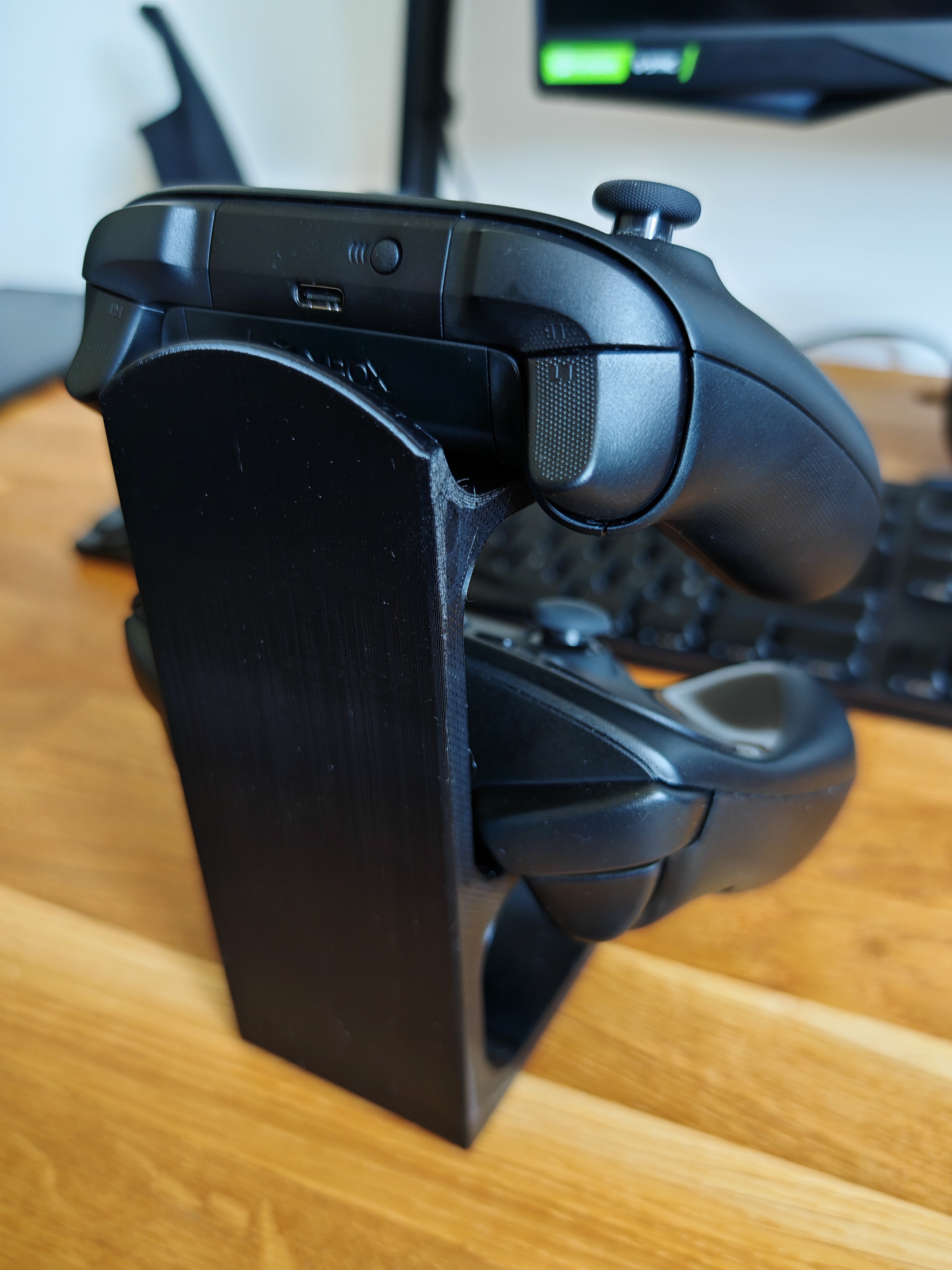 Miniatura 2 do modelo 3D Dual controllers stand