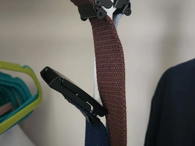 Clasp Belt Hanger