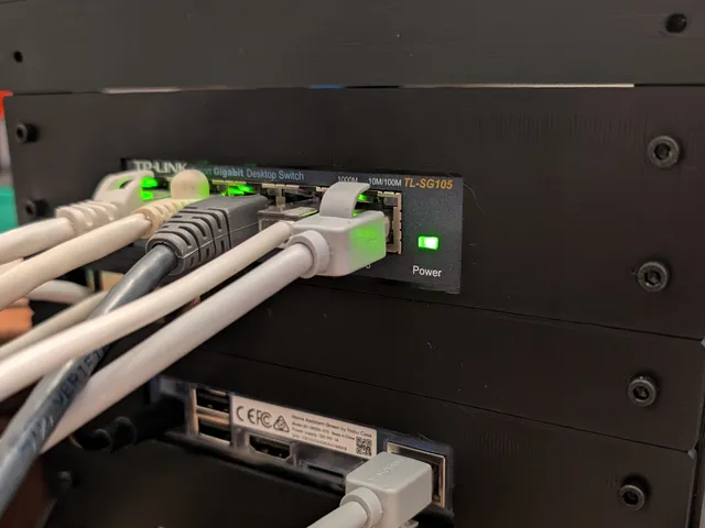 Microlab2 TP-Link TLSG105 Switch Tray Fixed