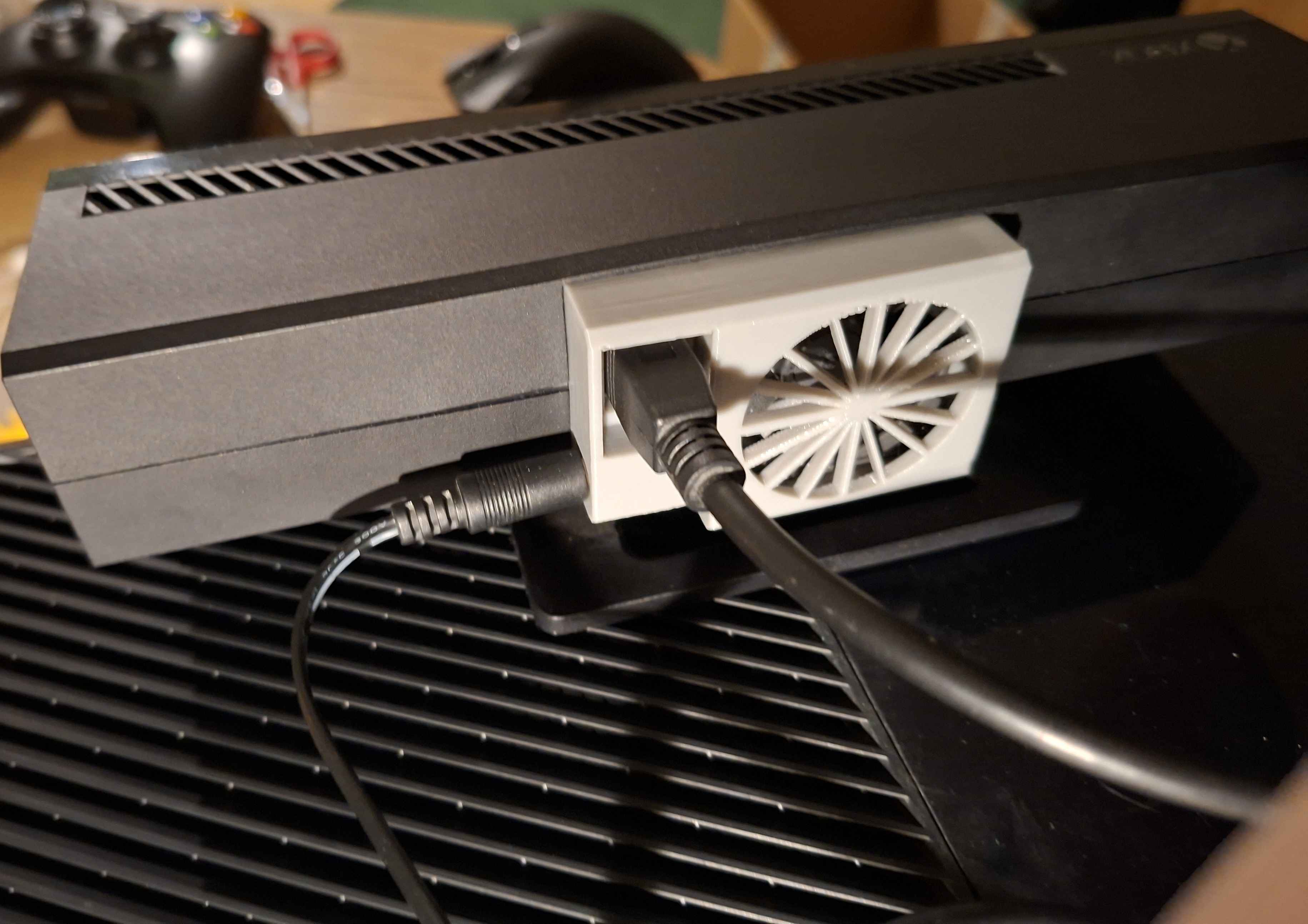 Xbox Kinect V2 USB mod backplate / power shroud with wider USB port opening