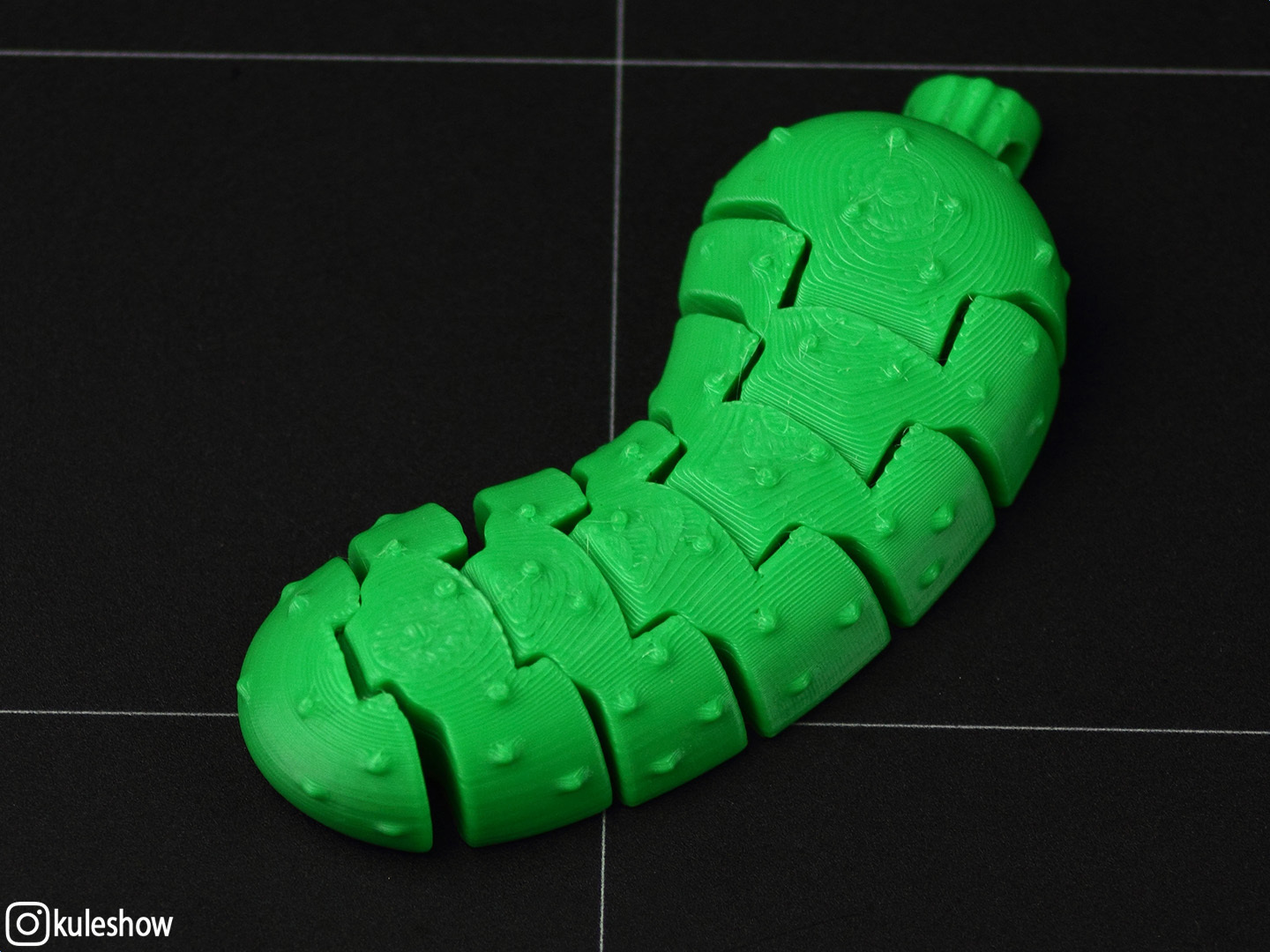 Miniatura 3 do modelo 3D Flexible Pickle keychain