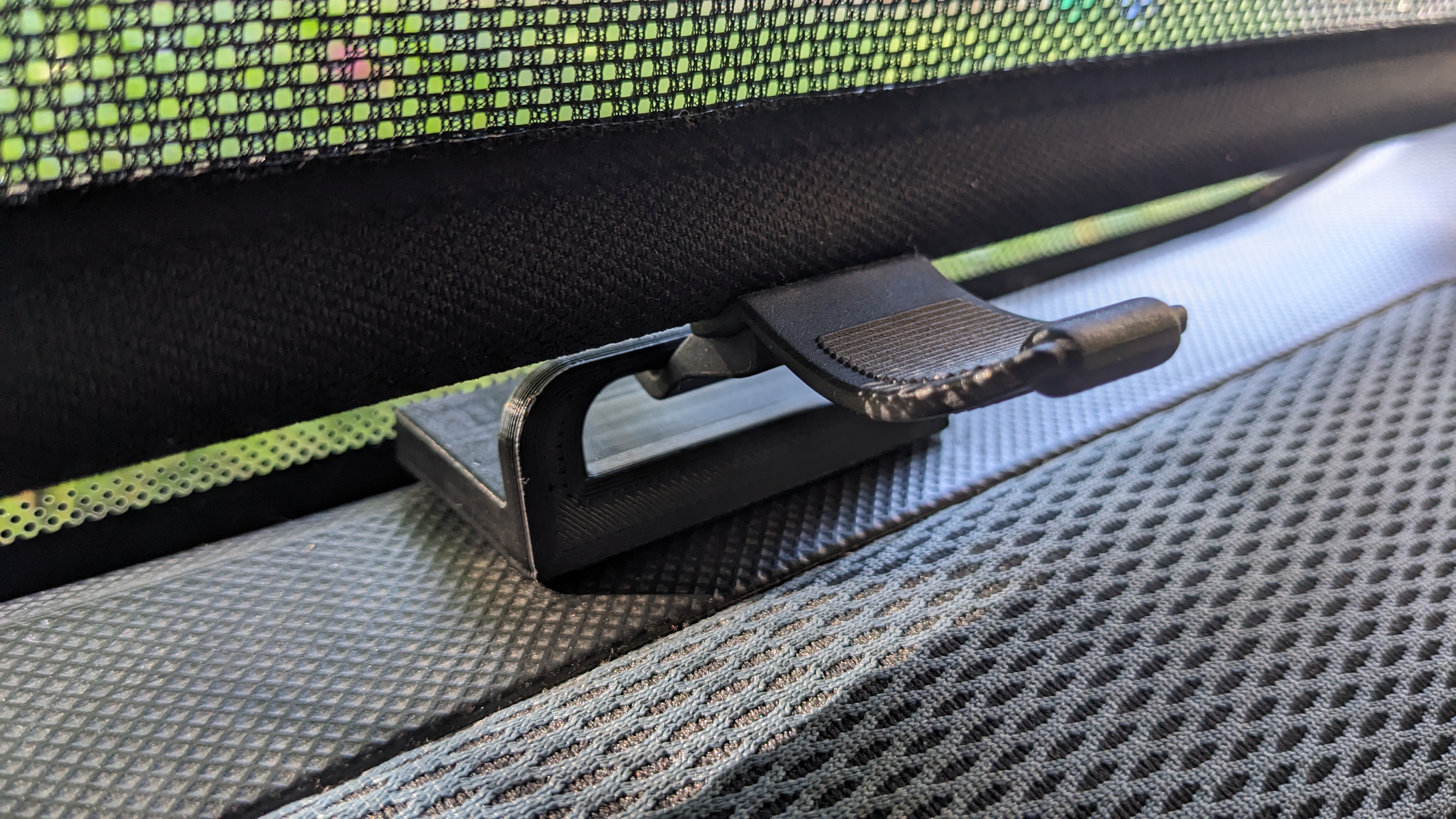 Berlingo/Partner Roller Blind Locking Bracket