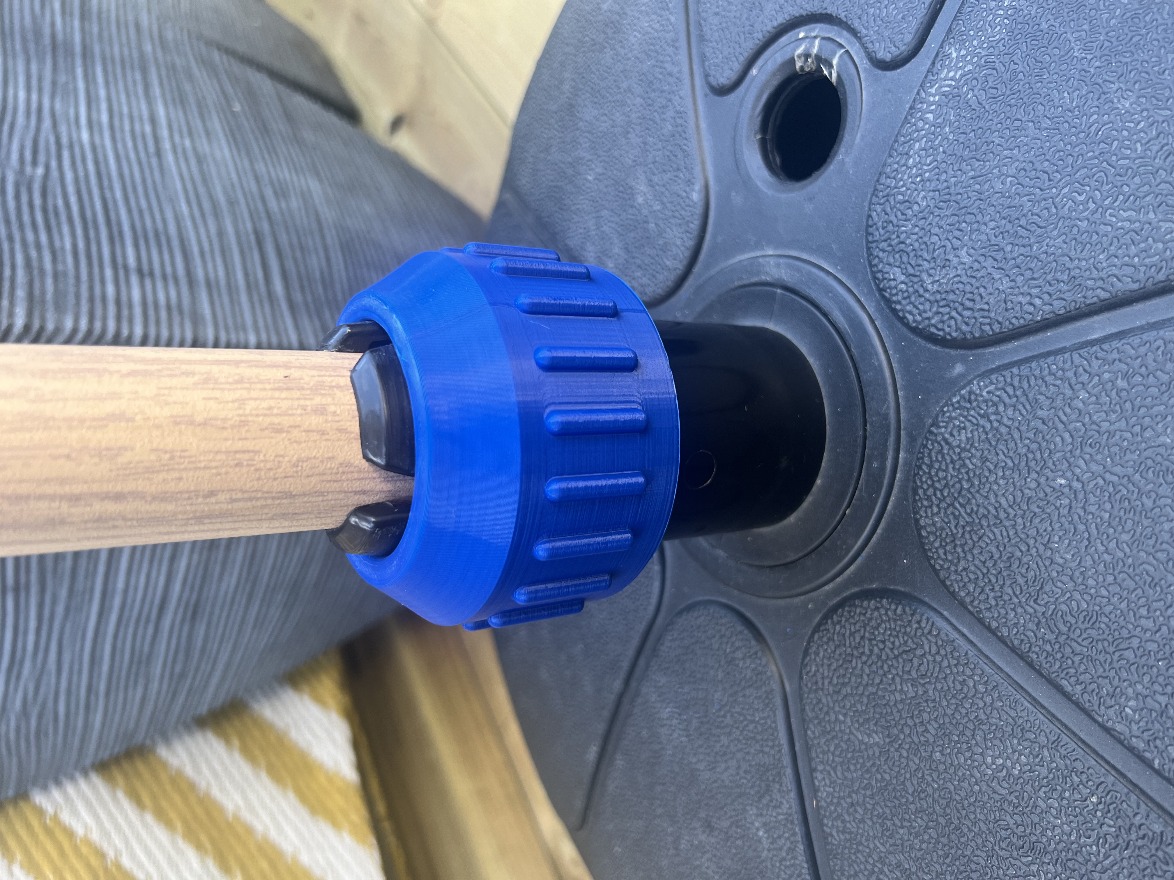 Umbrella stand locking ring