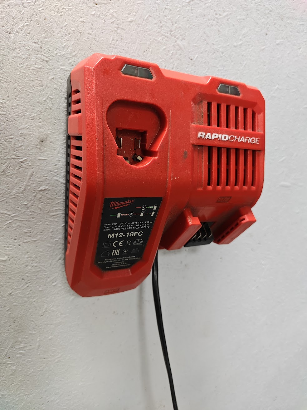 Milwaukee M12-18FC, M12-18C charger wall mount