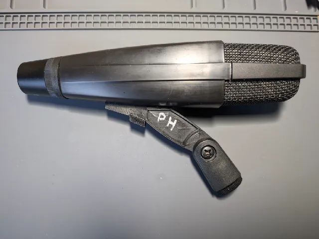 Sennheiser's MD 421 Reversed Mic Clip