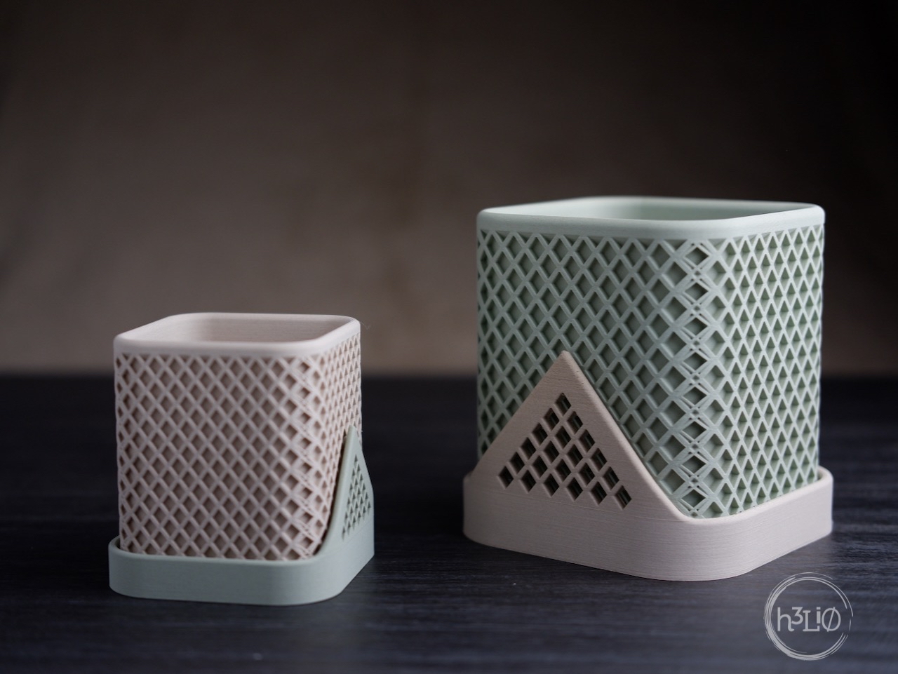 Miniatura 2 do modelo 3D squared polygon planter · polygon plate